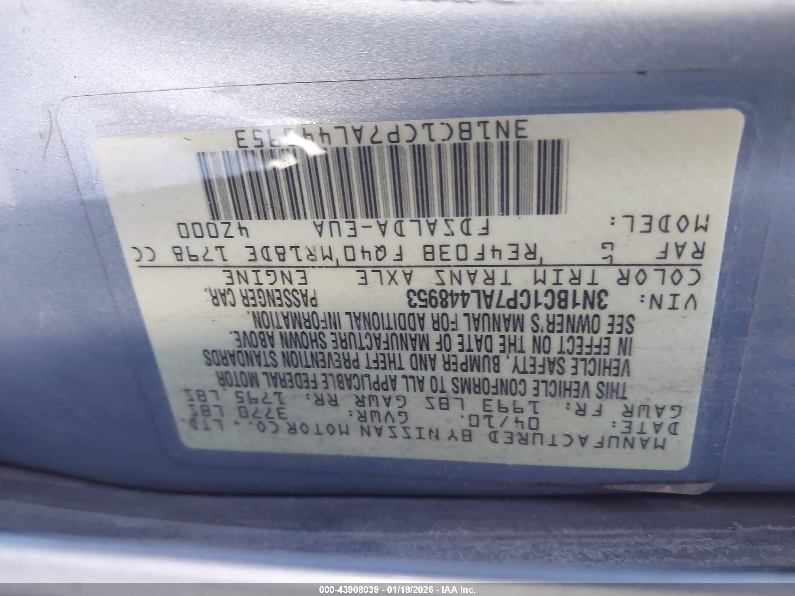 NISSAN VERSA image 9