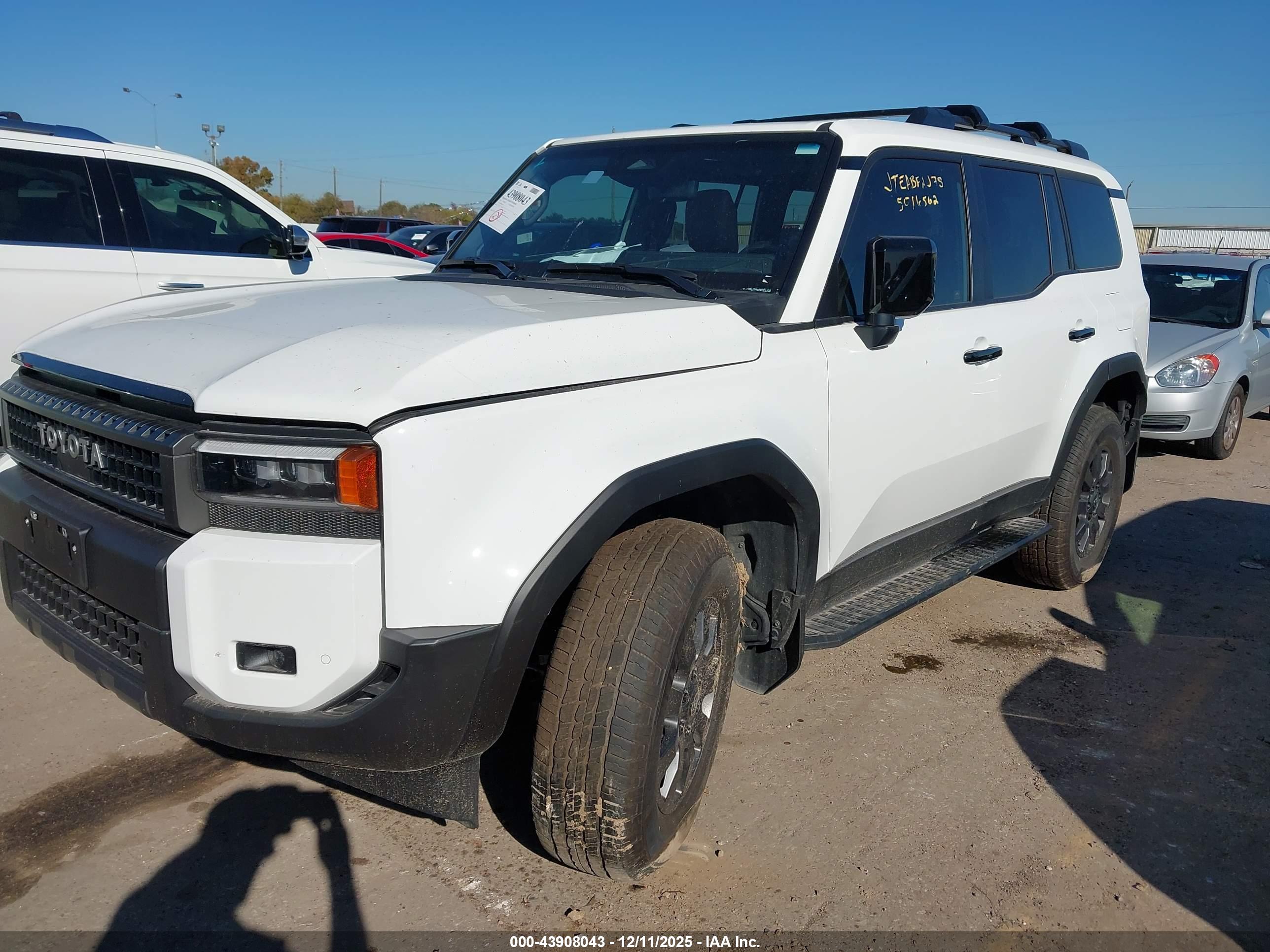TOYOTA LAND image 2