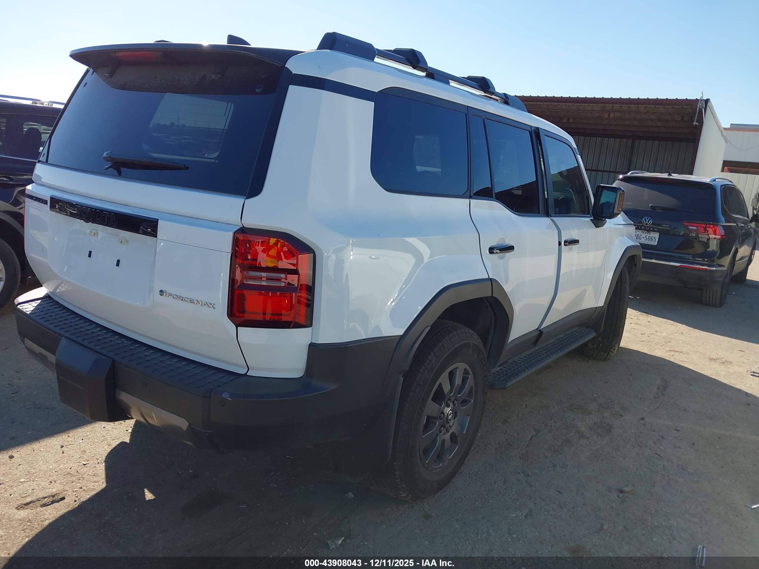 TOYOTA LAND image 4