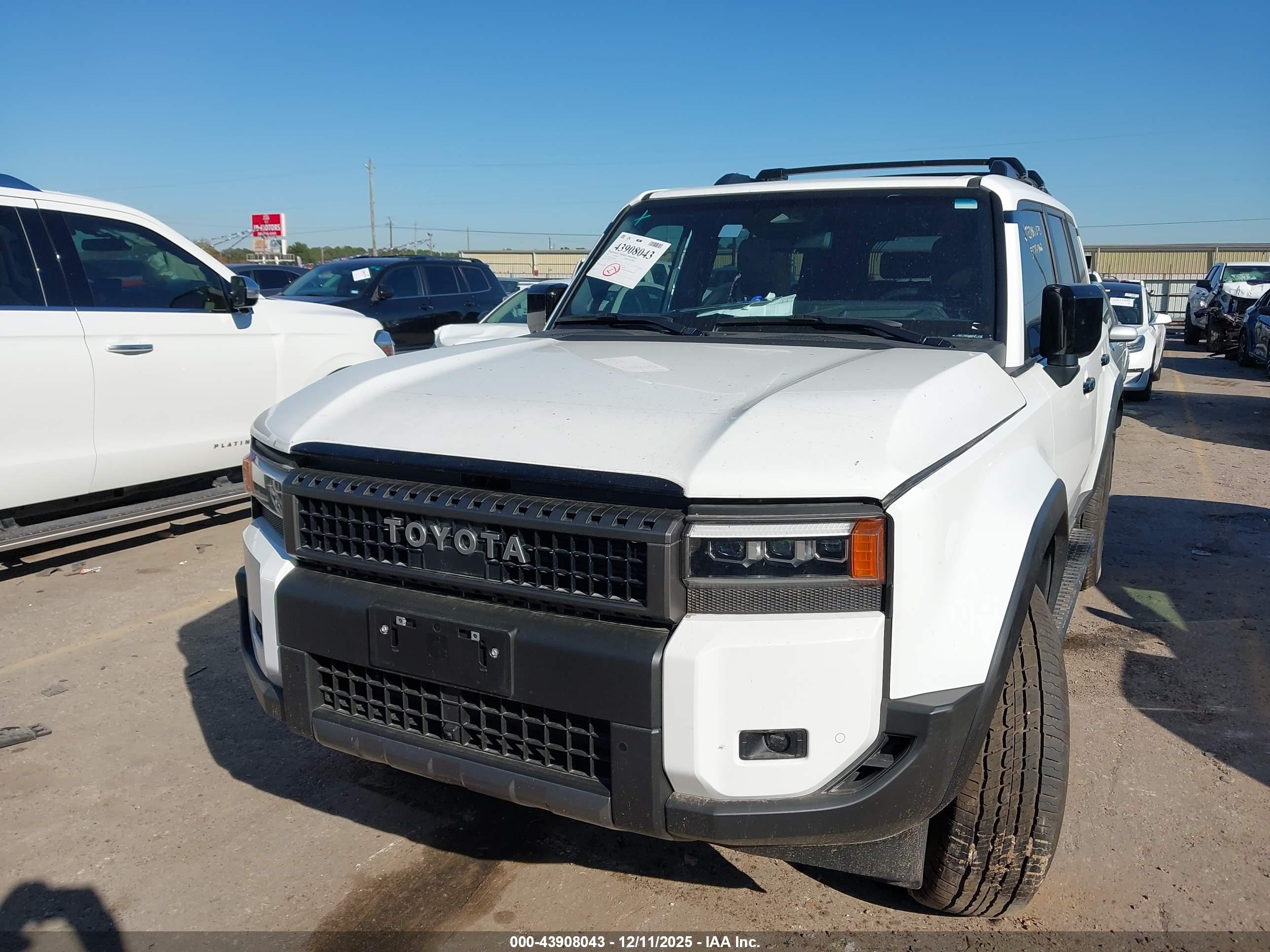 TOYOTA LAND image 6