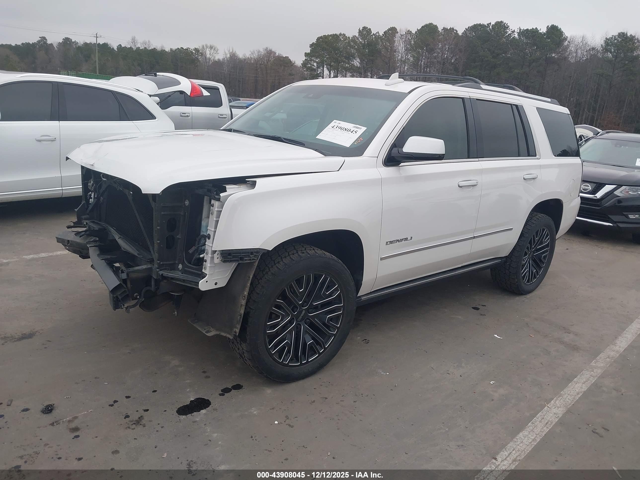 GMC YUKON image 2