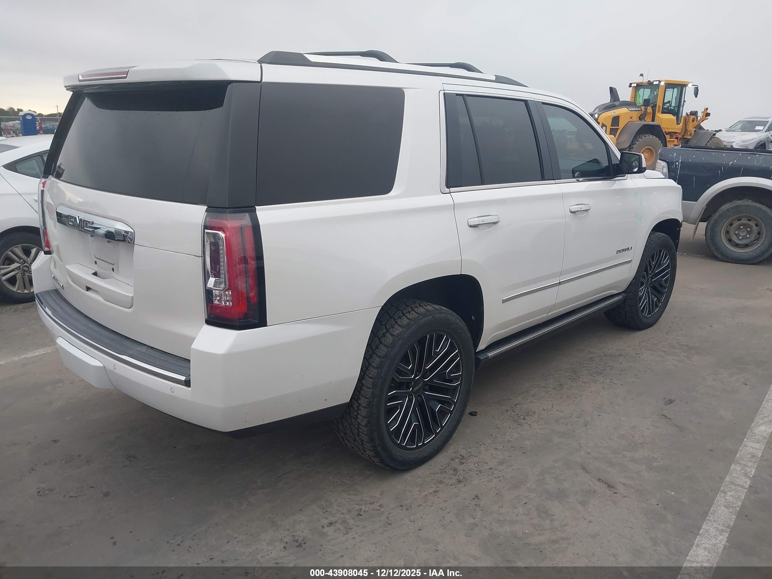 GMC YUKON image 4