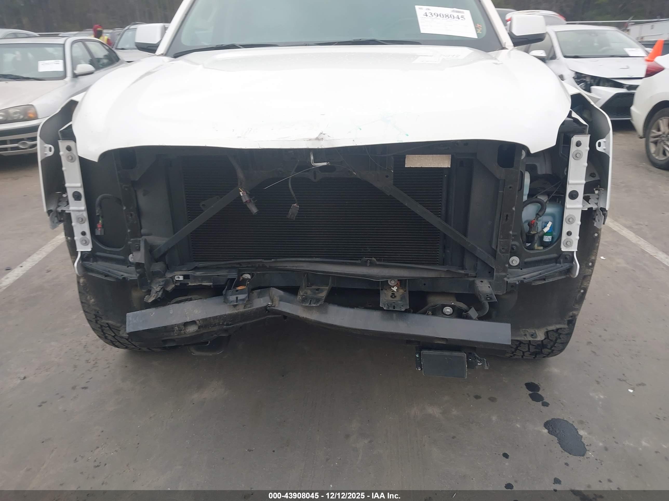 GMC YUKON image 6