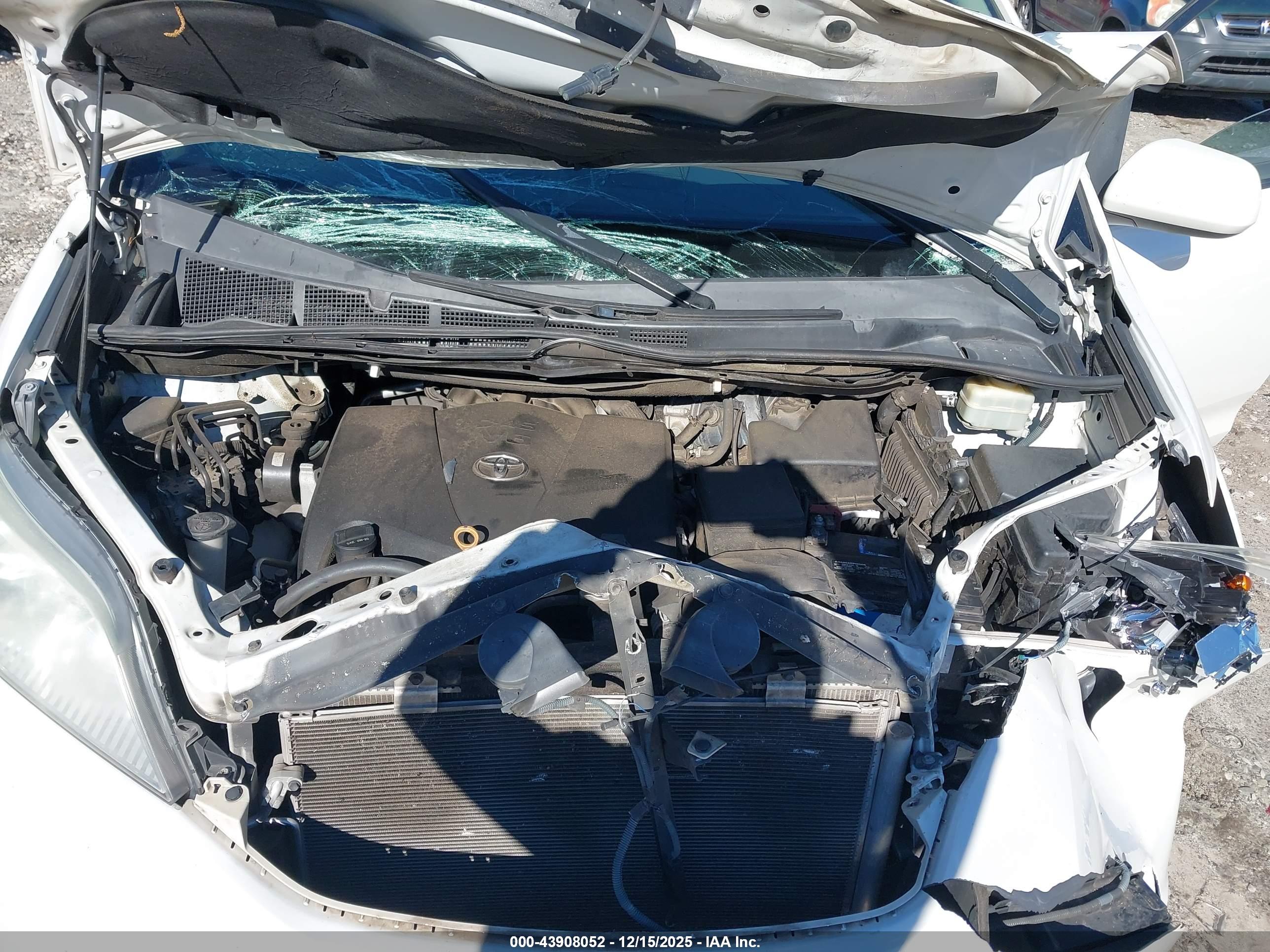 TOYOTA SIENNA image 10