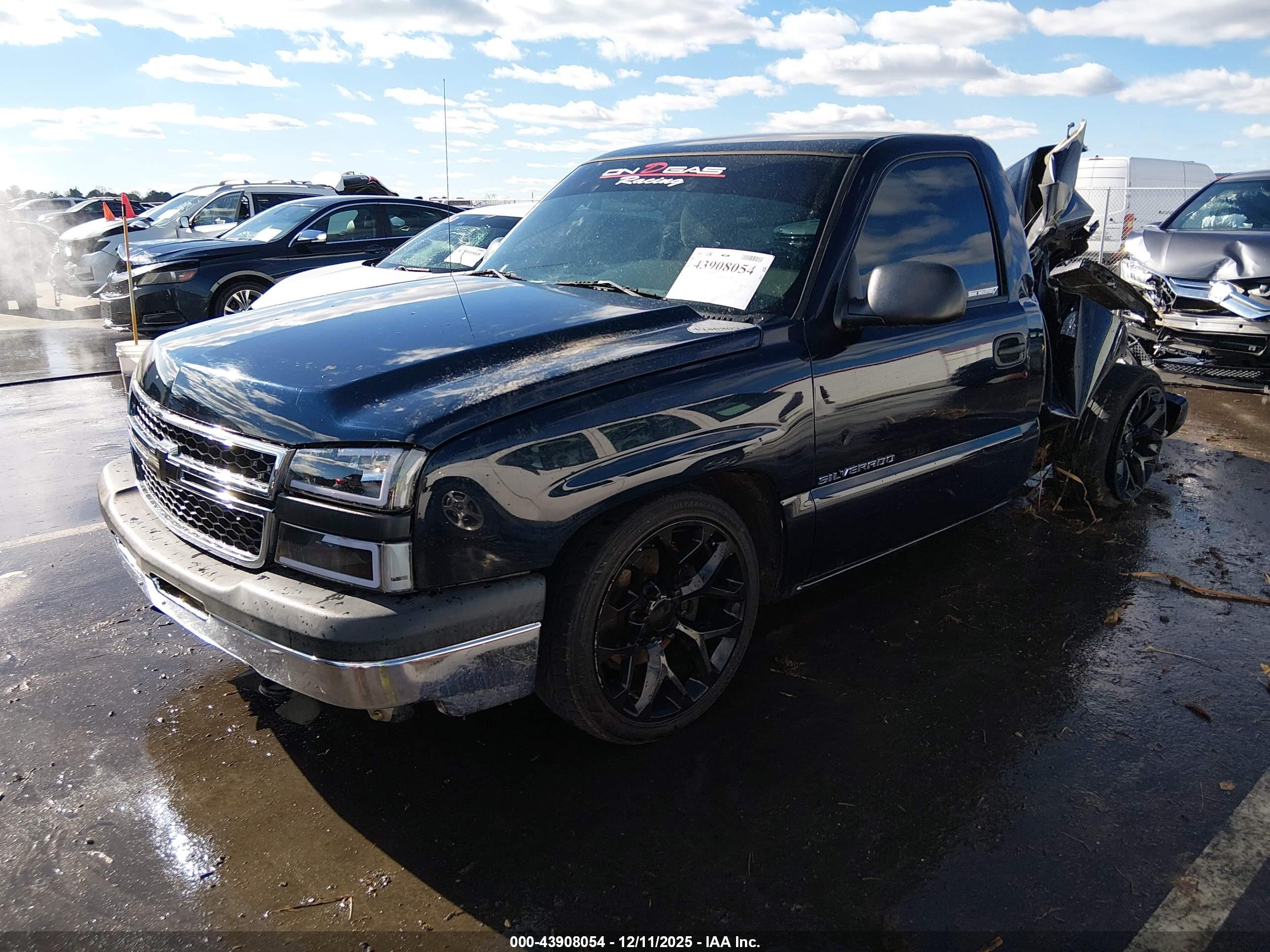 CHEVROLET SILVERADO image 2