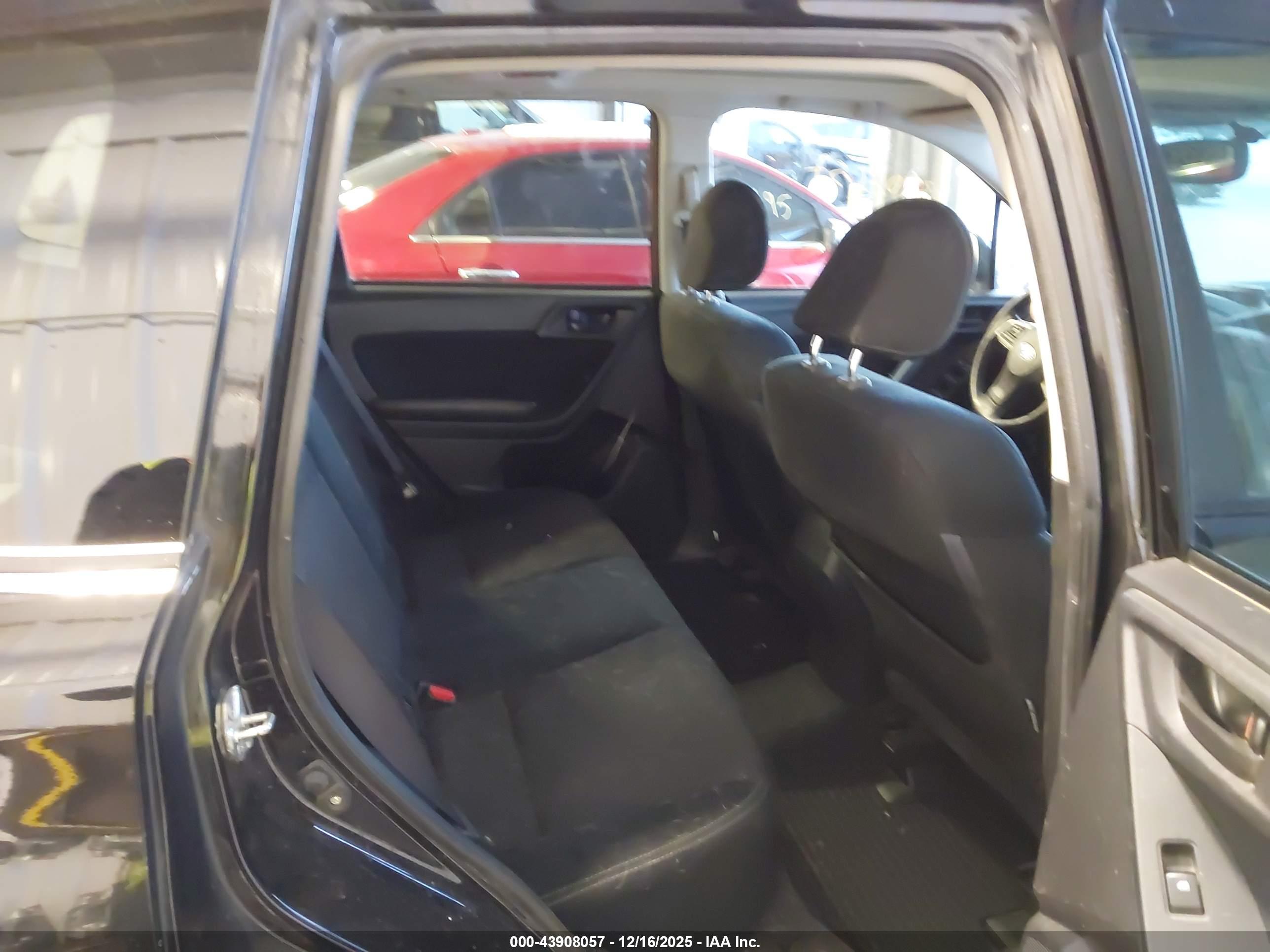 SUBARU FORESTER image 8