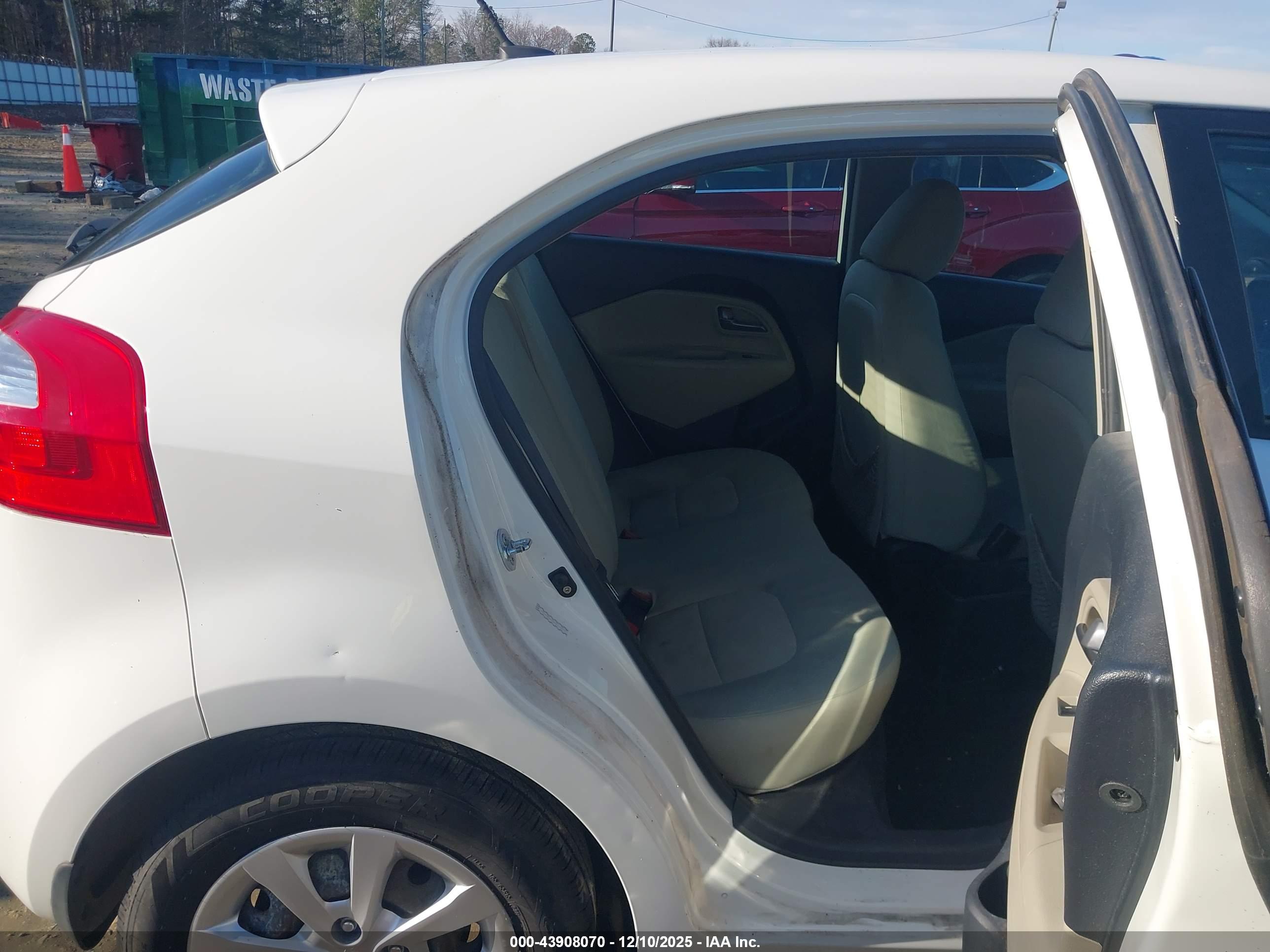 KIA RIO image 8