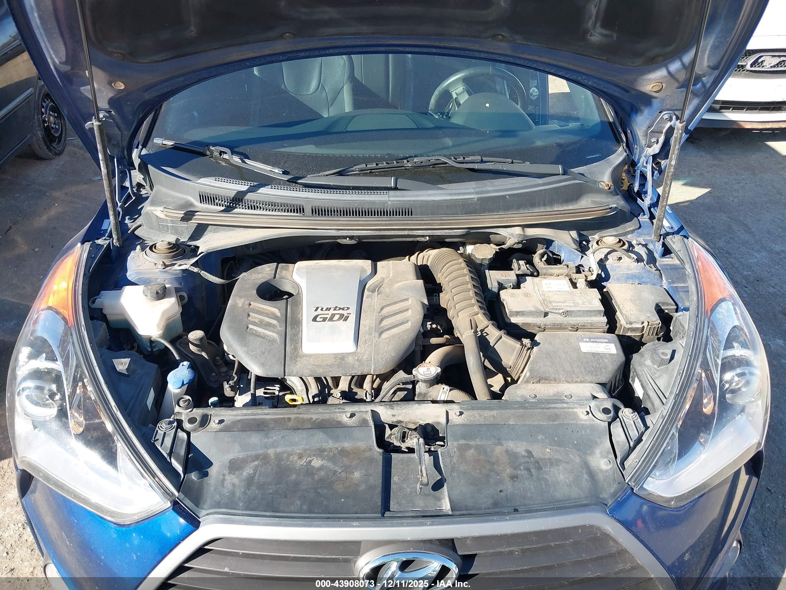 HYUNDAI VELOSTER image 10