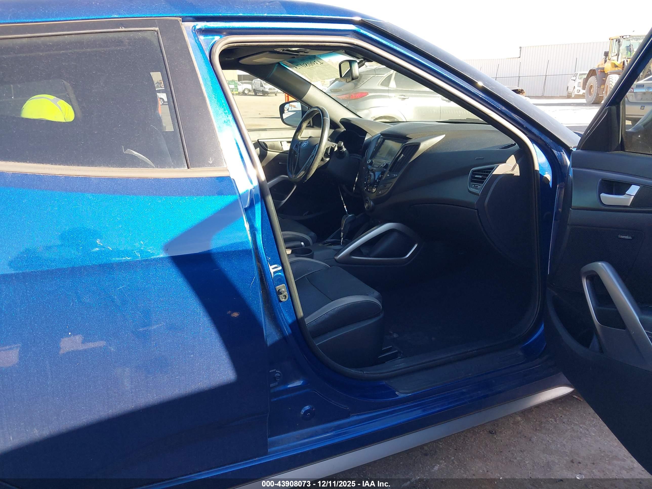 HYUNDAI VELOSTER image 5