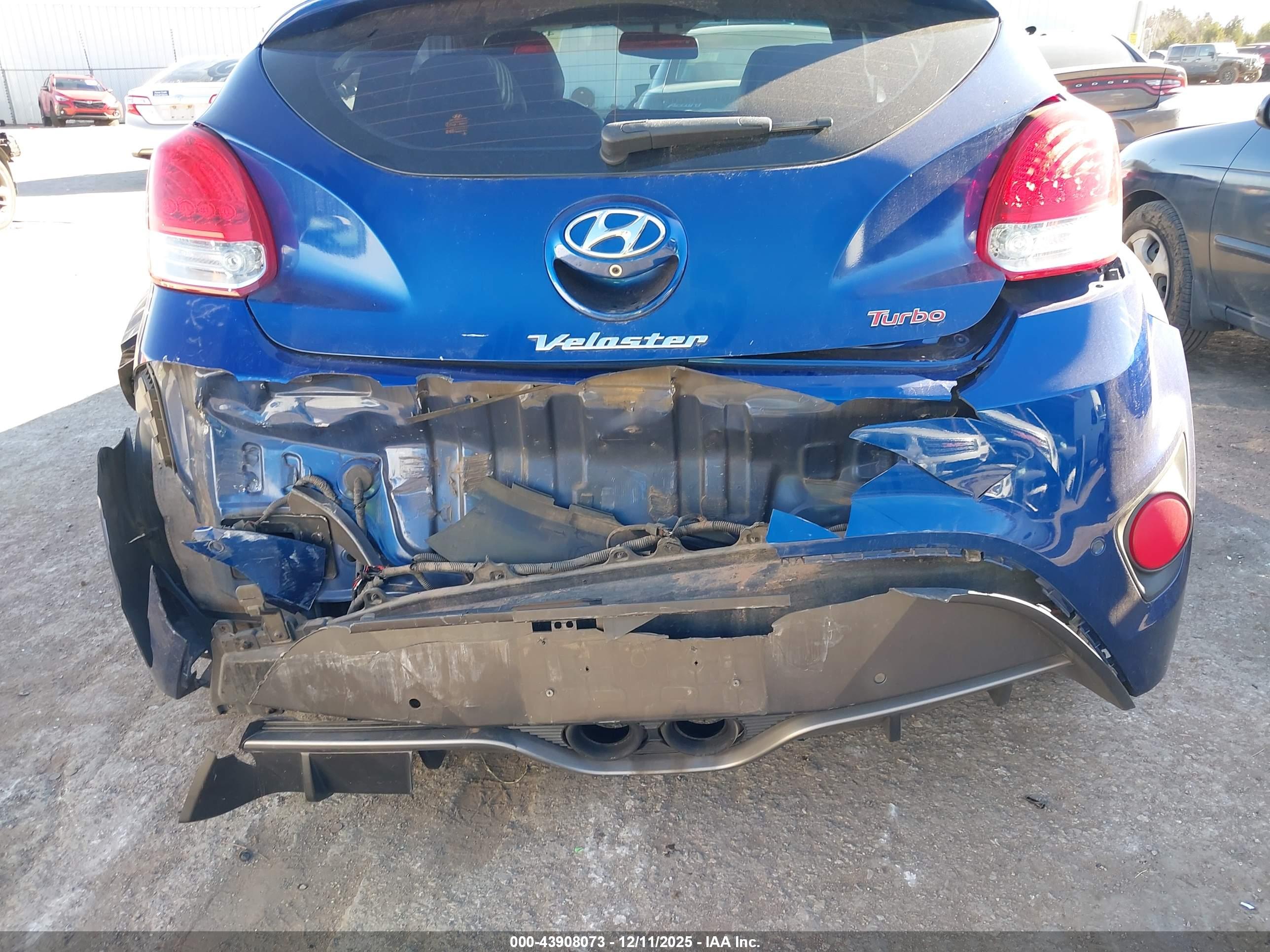 HYUNDAI VELOSTER image 6