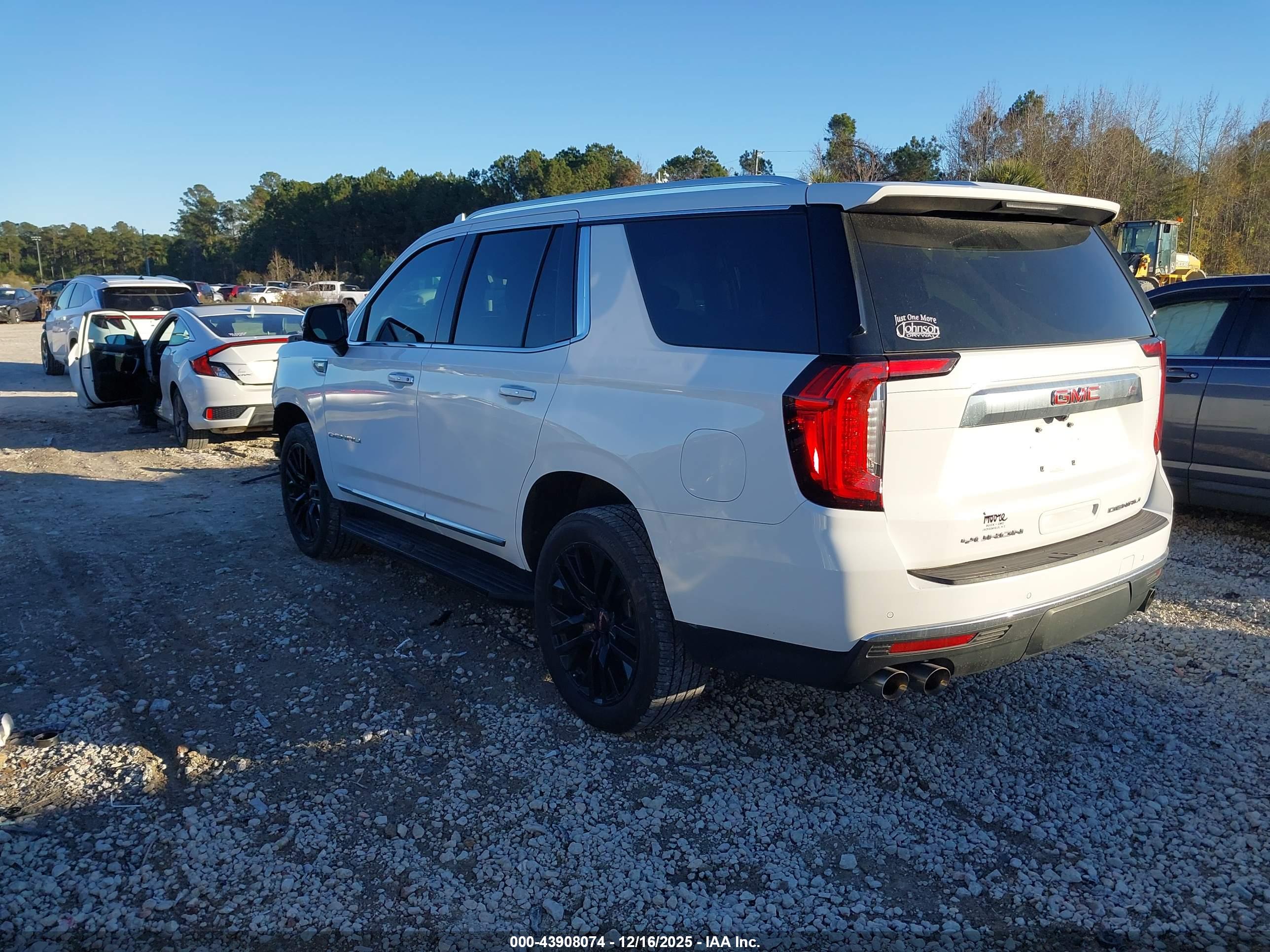 GMC YUKON image 3