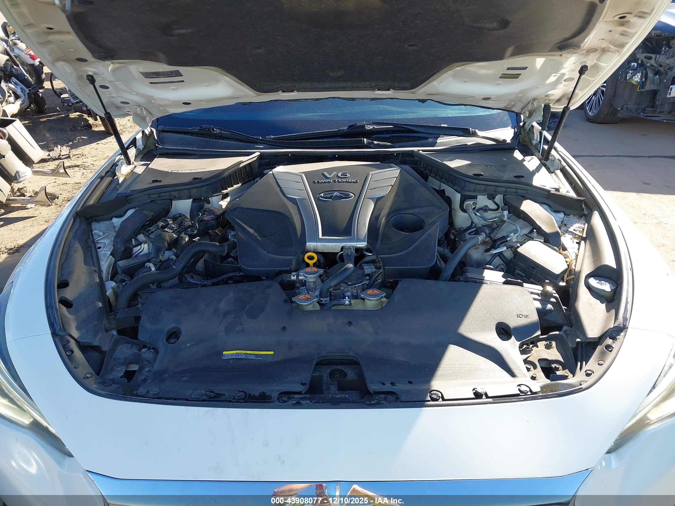 INFINITI Q60 image 10