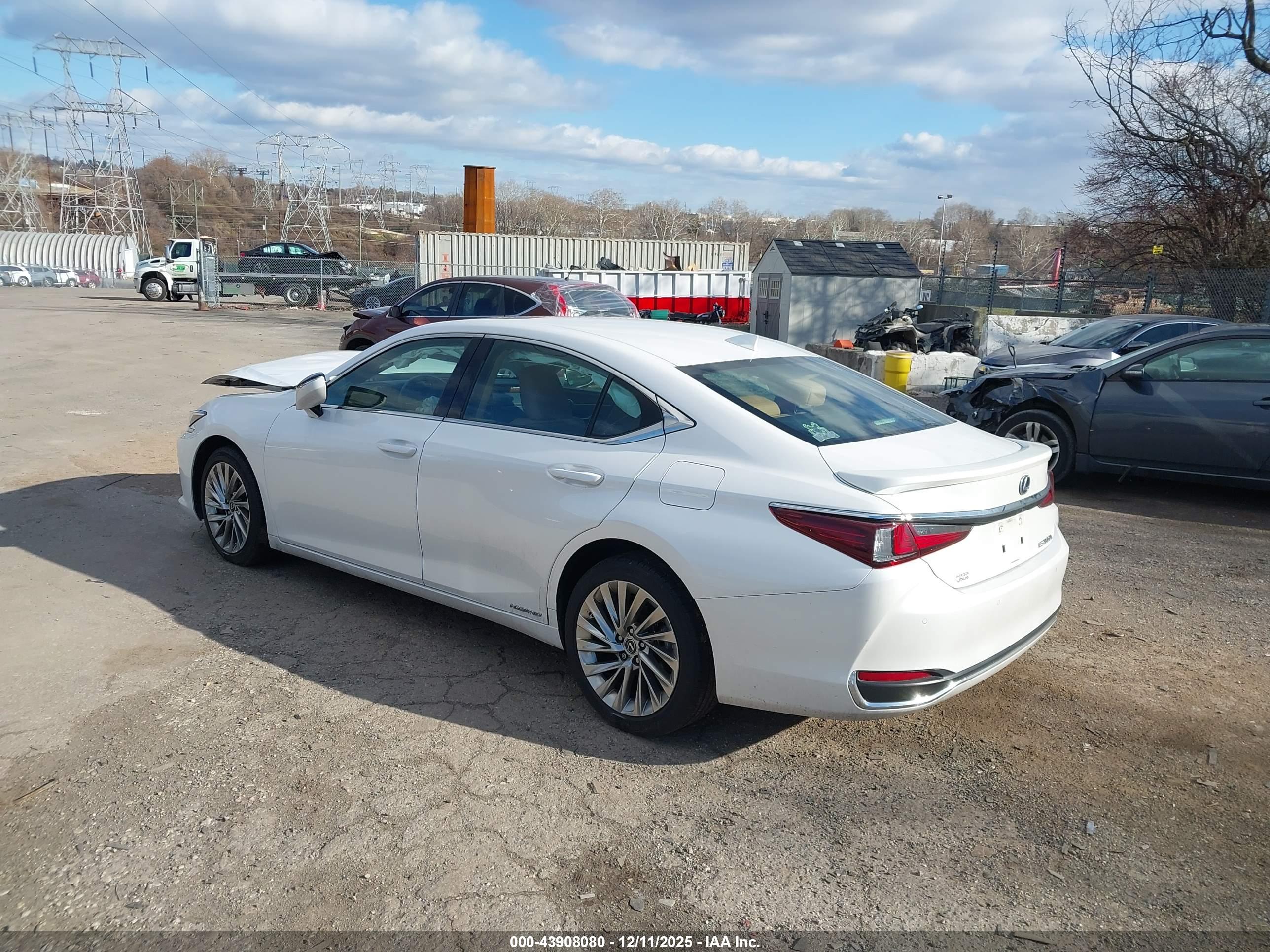 LEXUS ES image 3