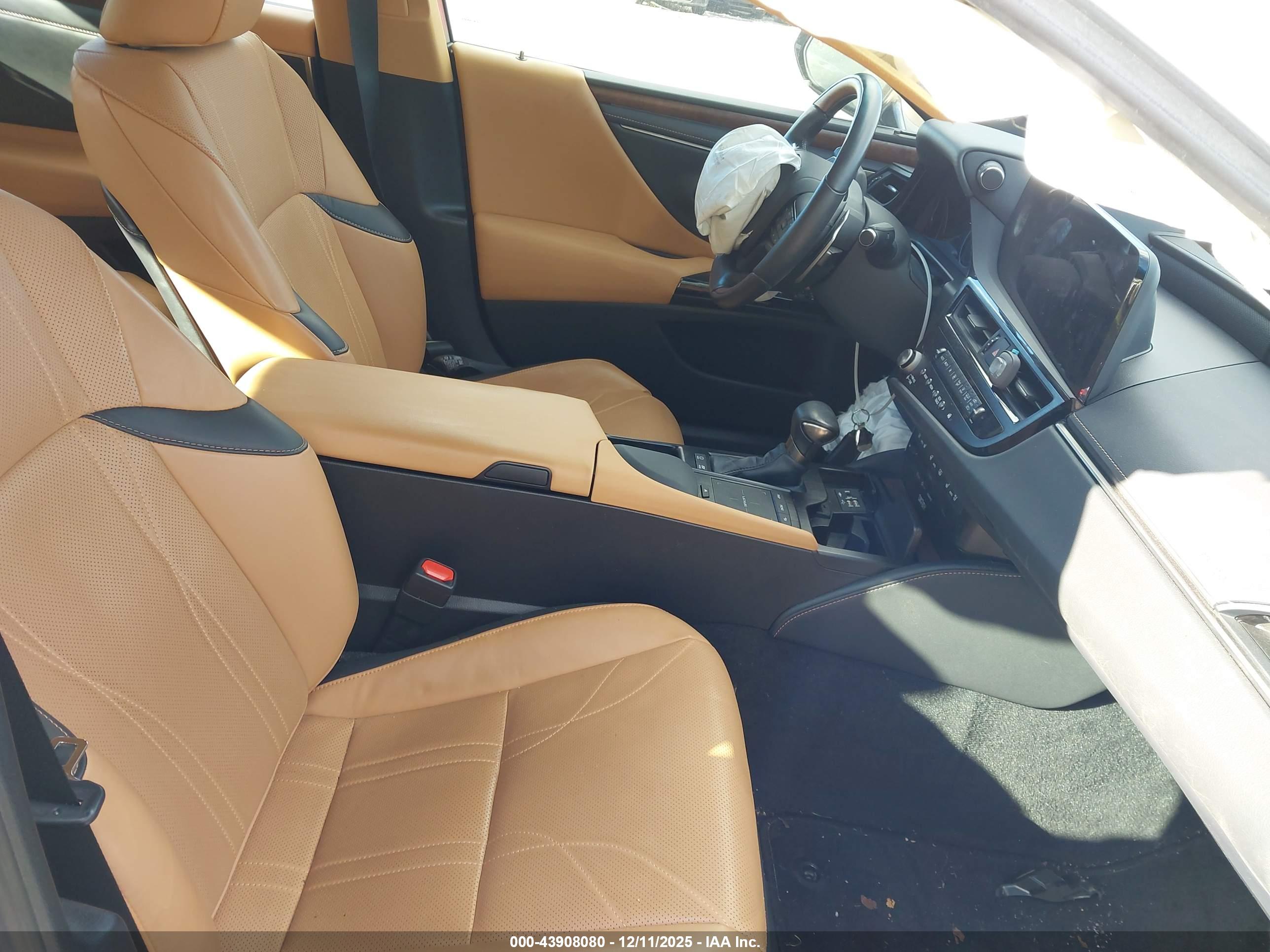 LEXUS ES image 5