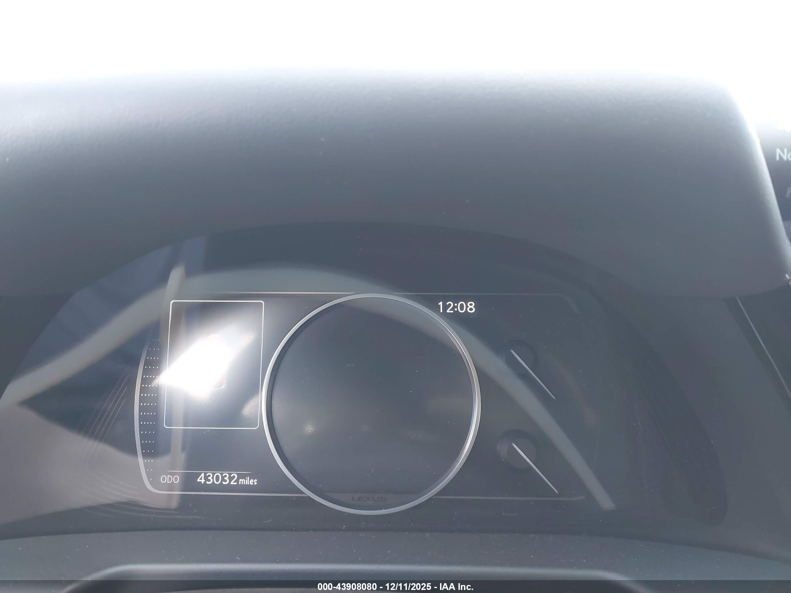 LEXUS ES image 7