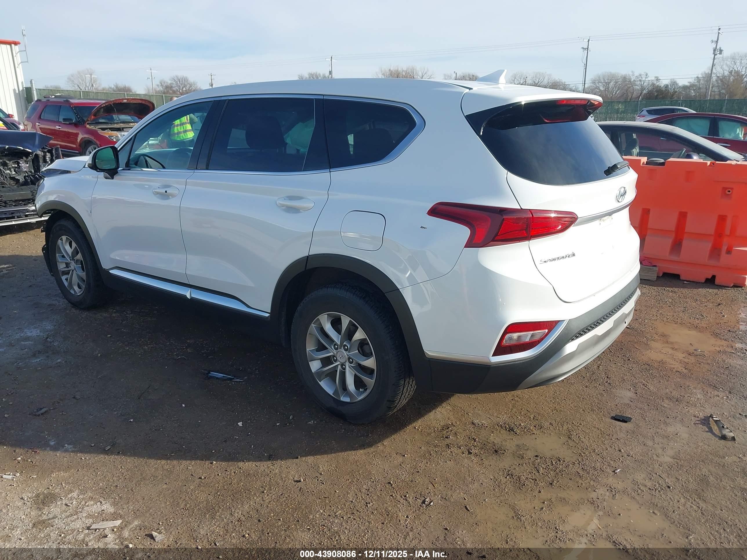 HYUNDAI SANTA image 3