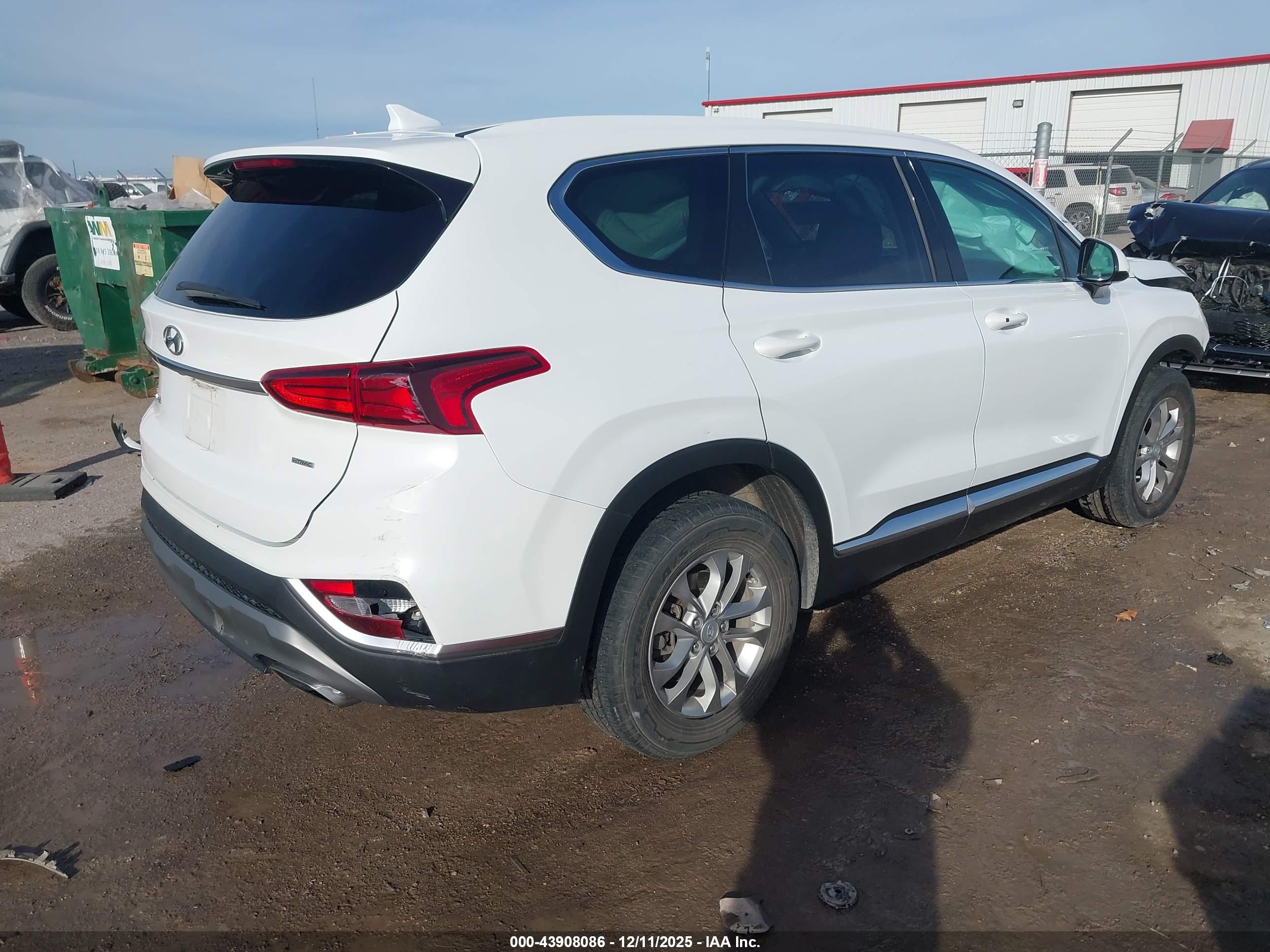 HYUNDAI SANTA image 4