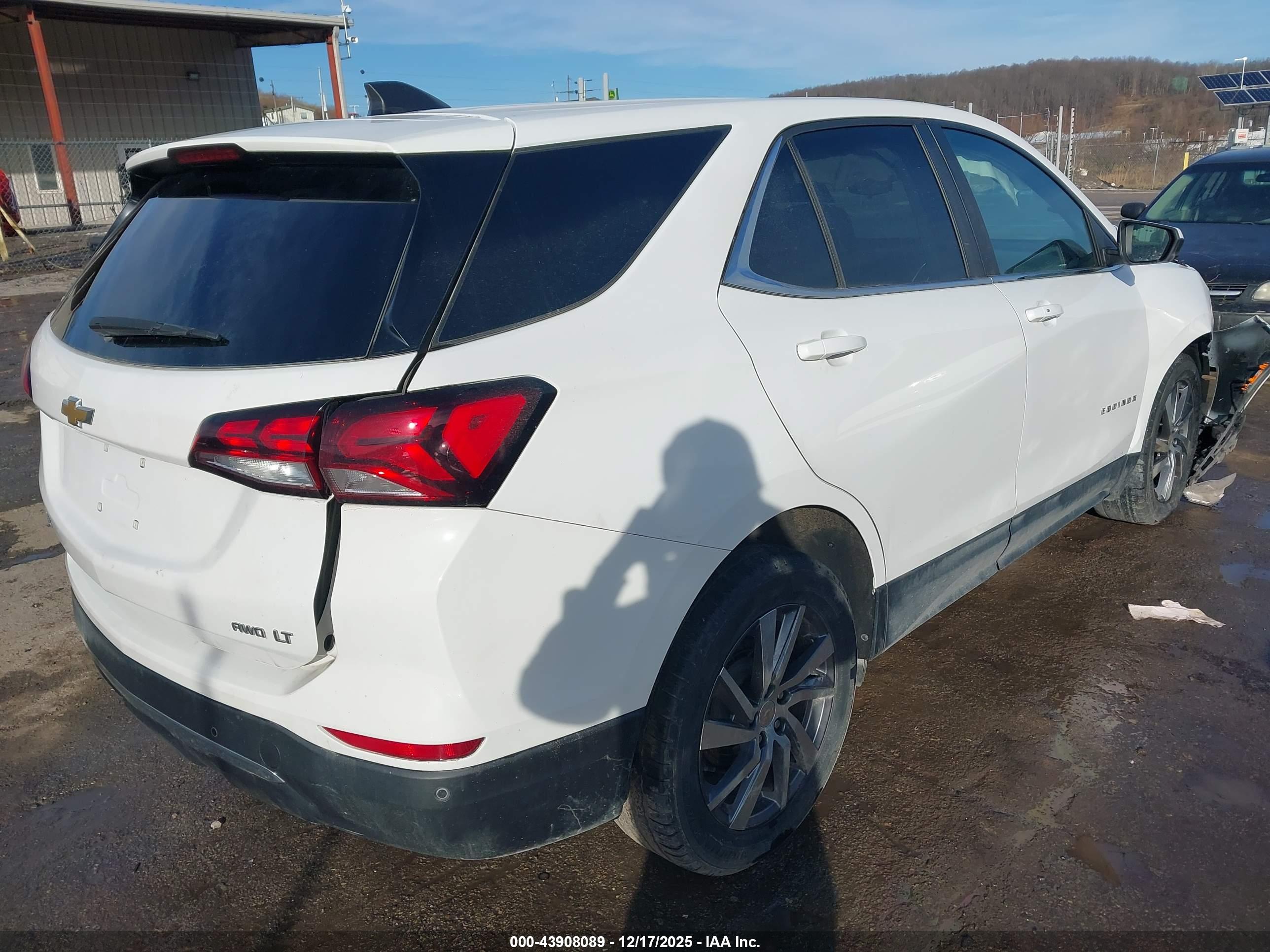 CHEVROLET EQUINOX image 4