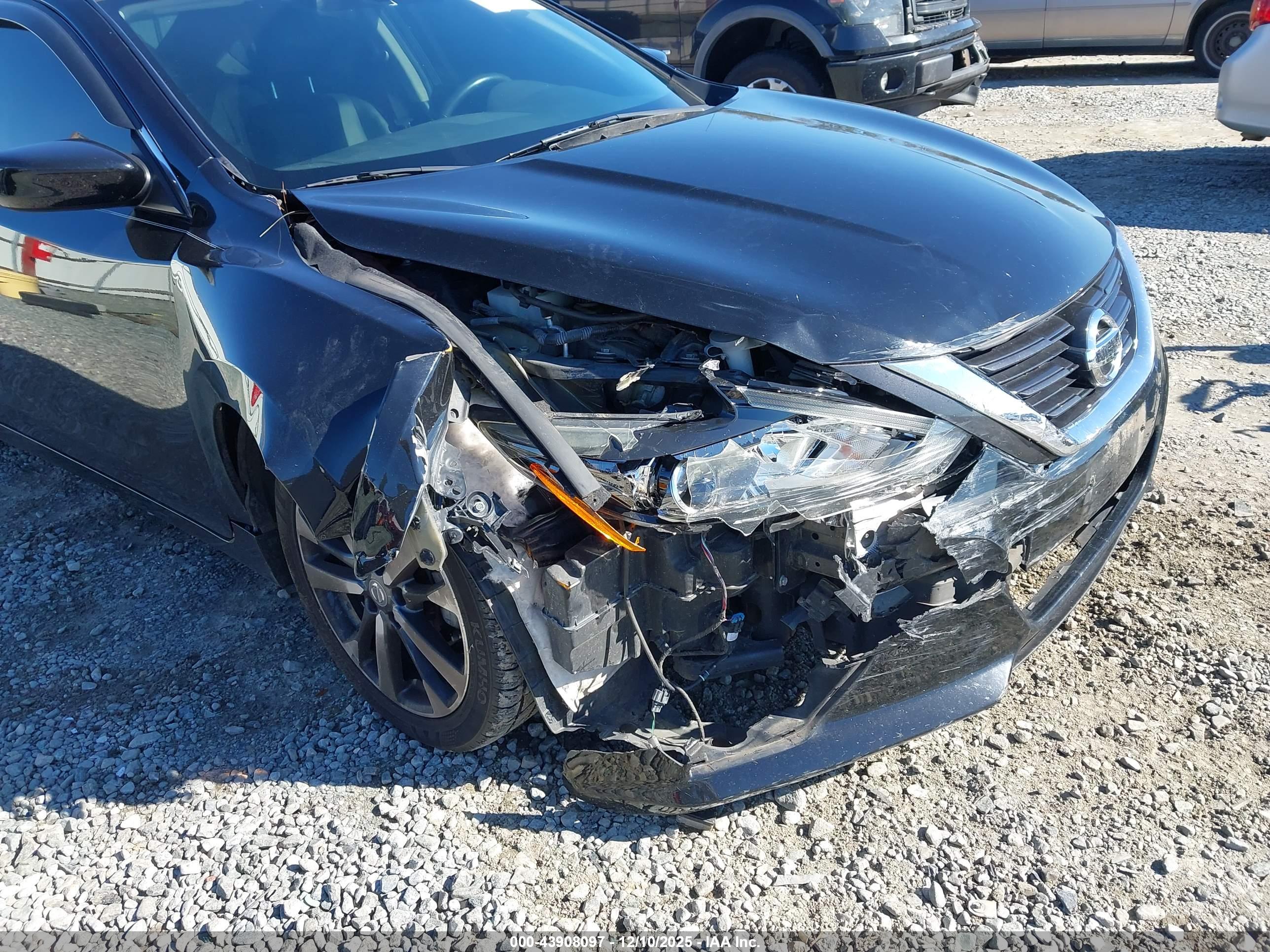 NISSAN ALTIMA image 6
