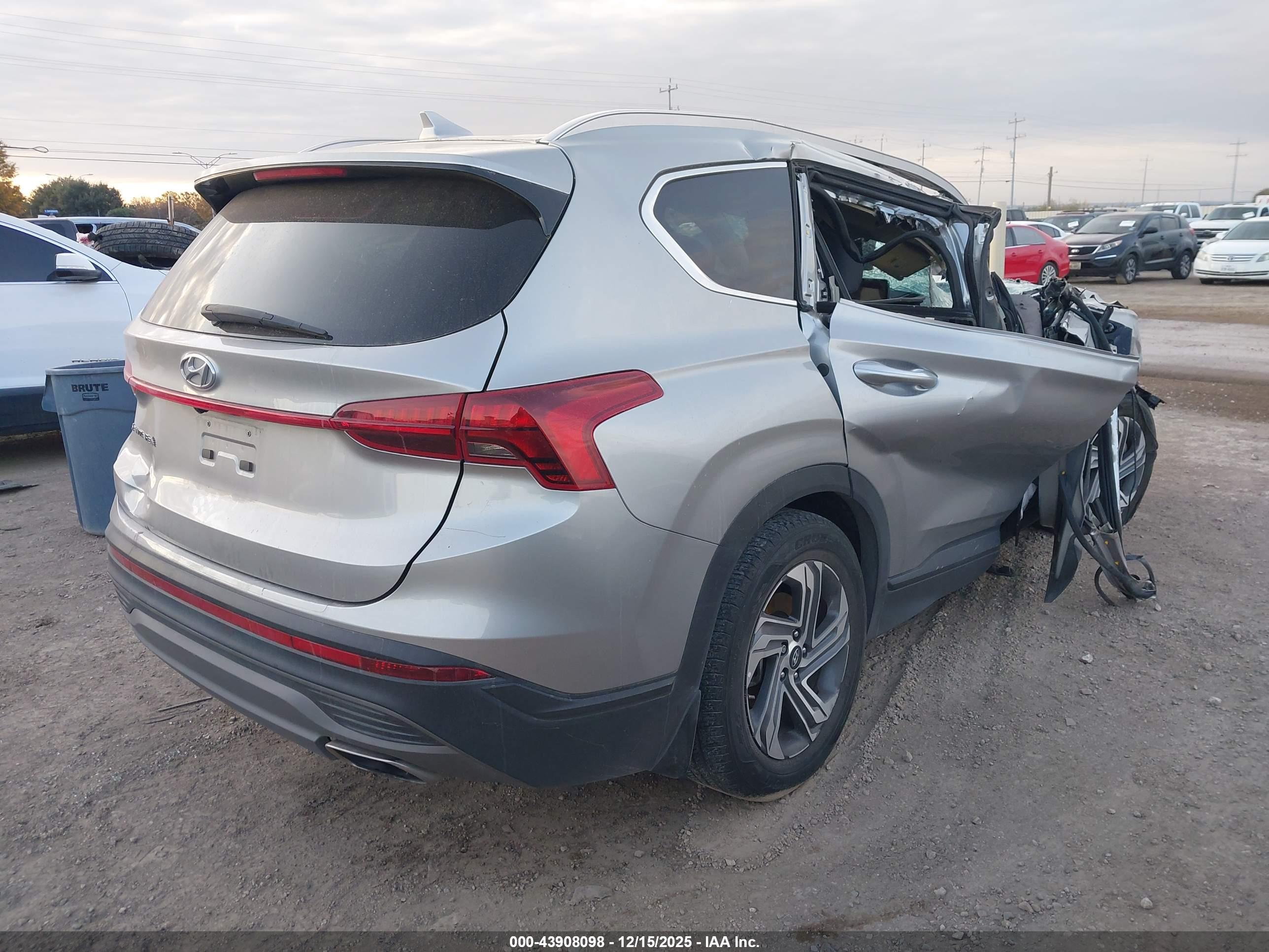 HYUNDAI SANTA image 4
