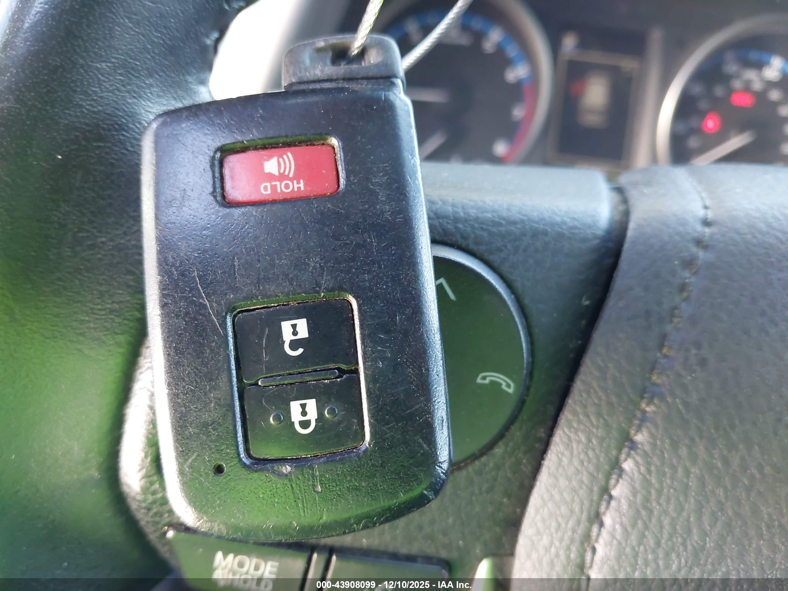 TOYOTA RAV4 image 11