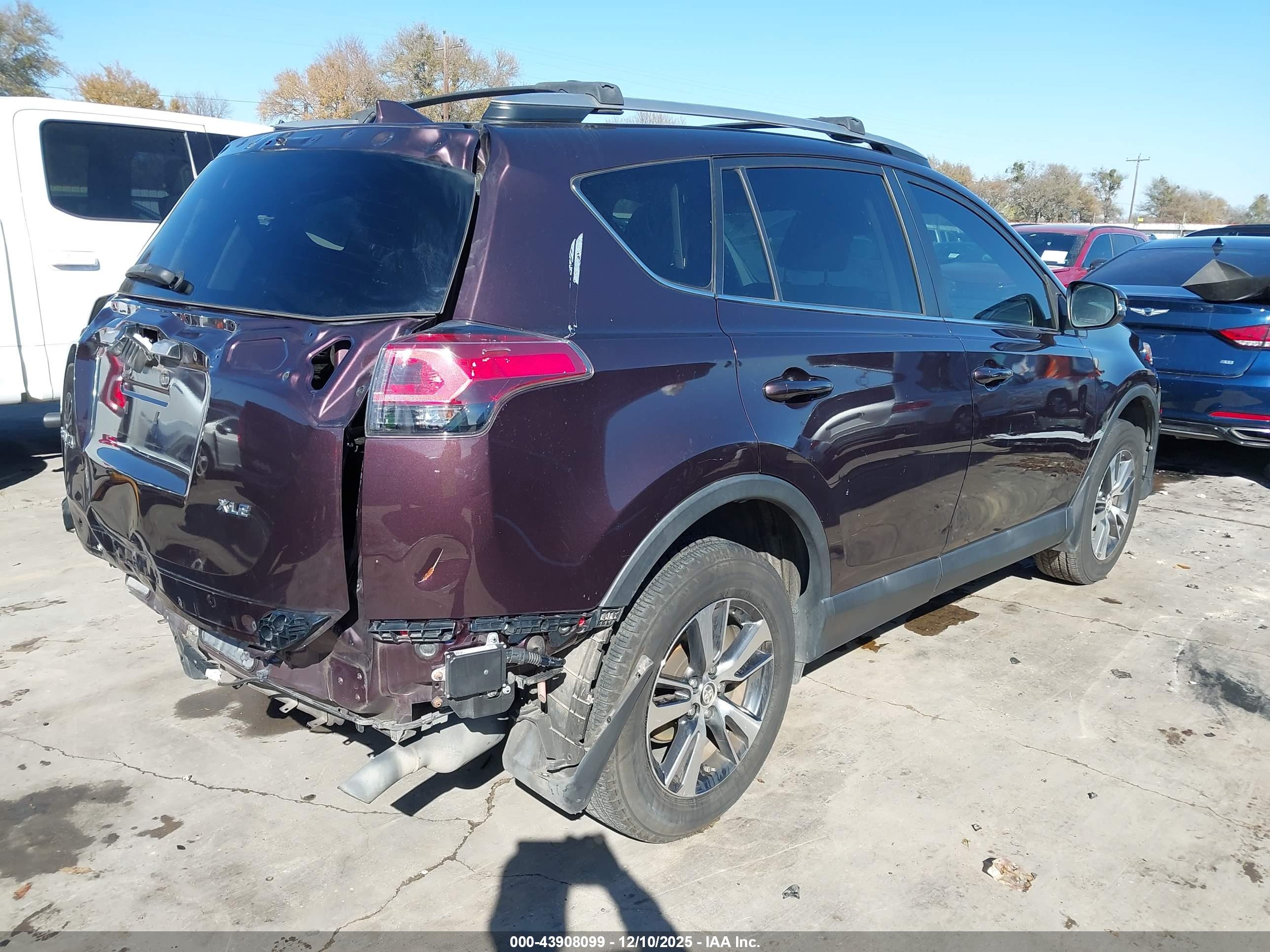 TOYOTA RAV4 image 4