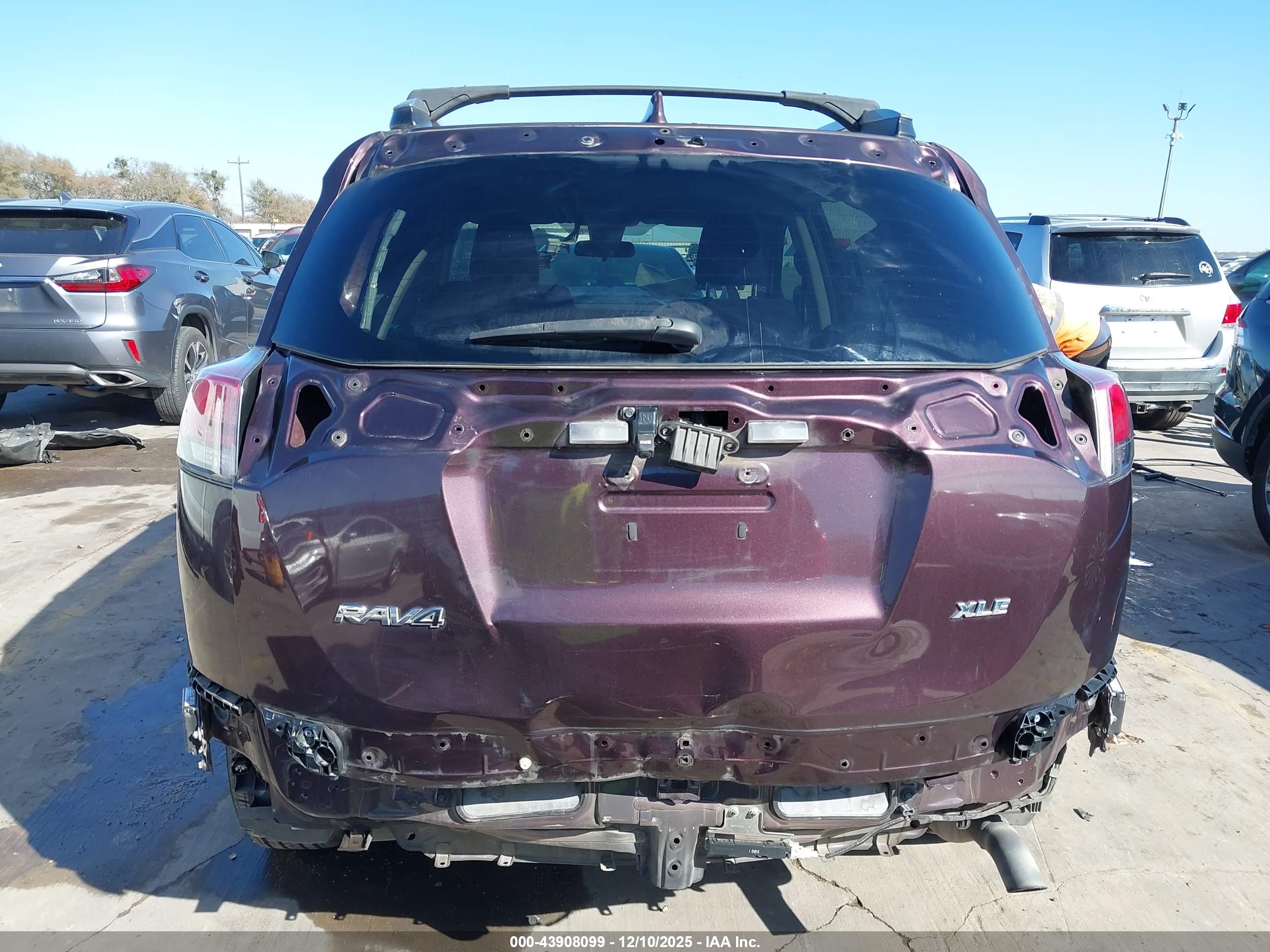TOYOTA RAV4 image 6