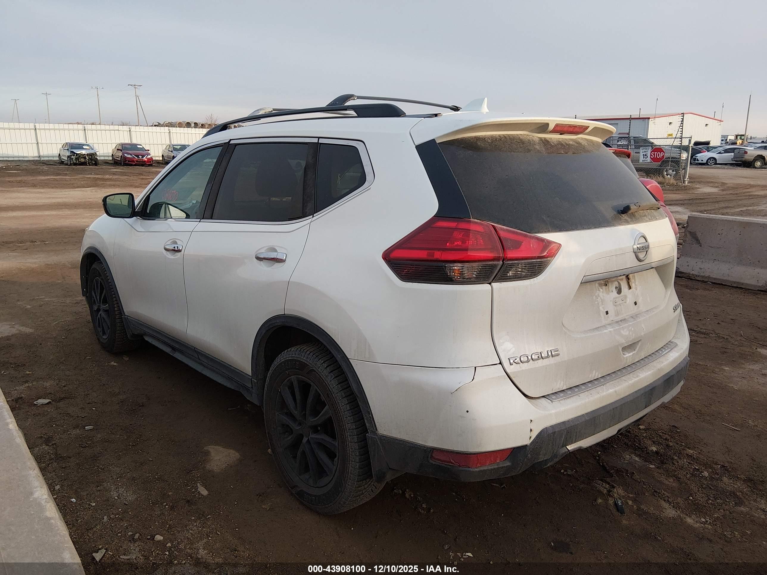 NISSAN ROGUE image 3