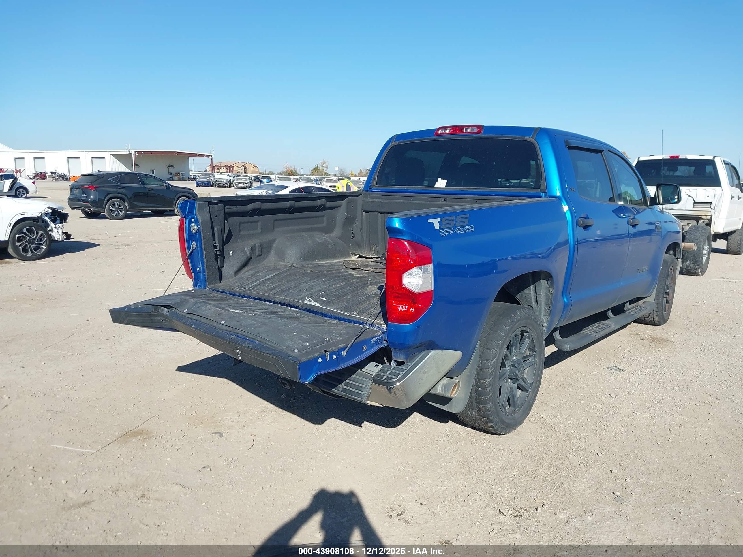 TOYOTA TUNDRA image 4