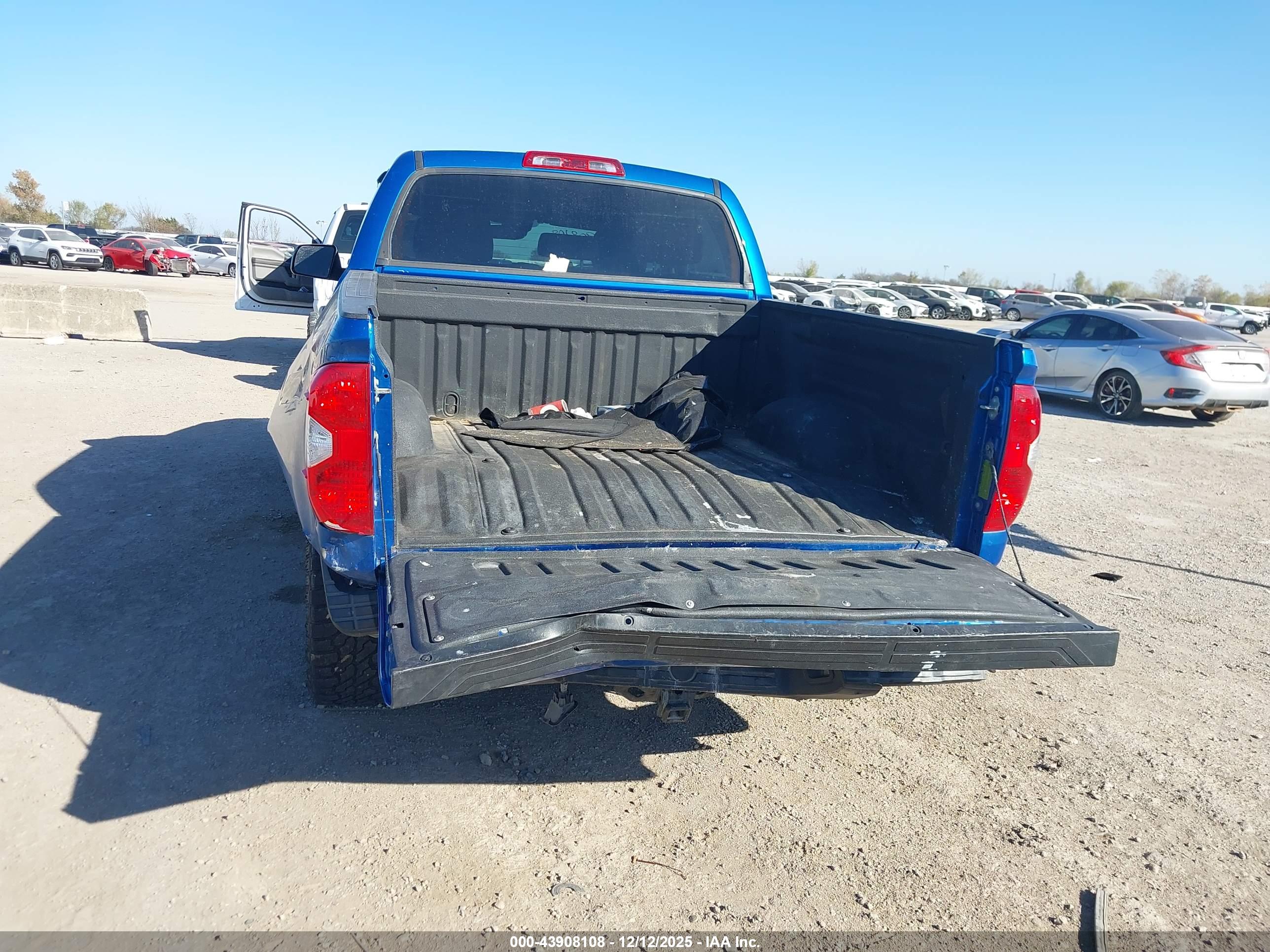 TOYOTA TUNDRA image 6