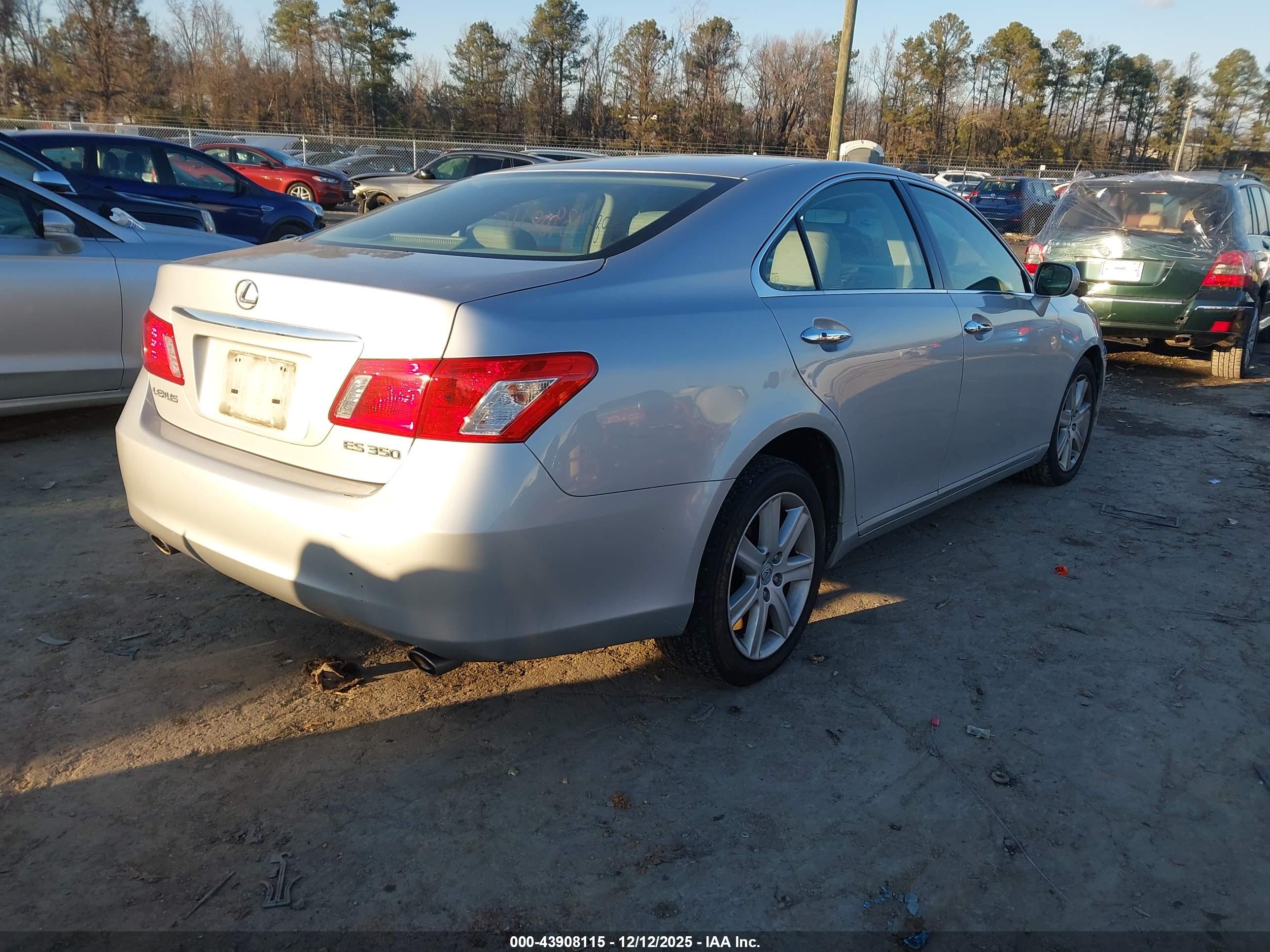 LEXUS ES image 4