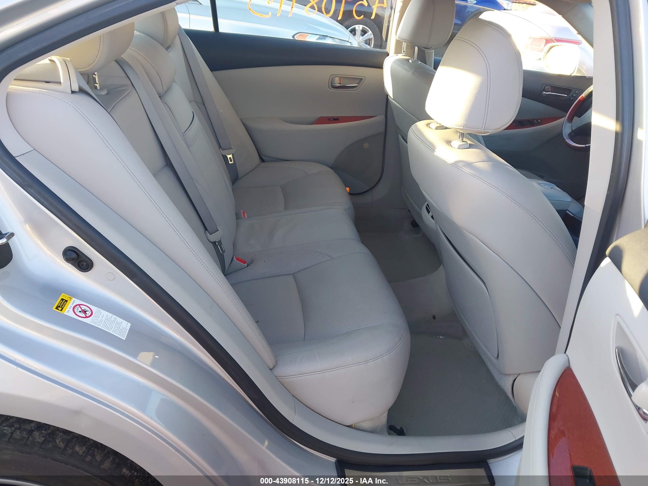 LEXUS ES image 8