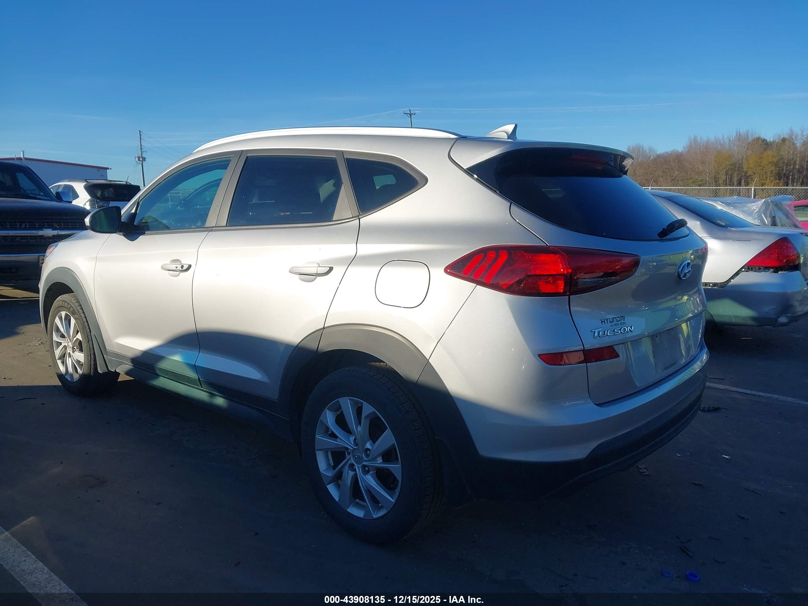 HYUNDAI TUCSON image 3