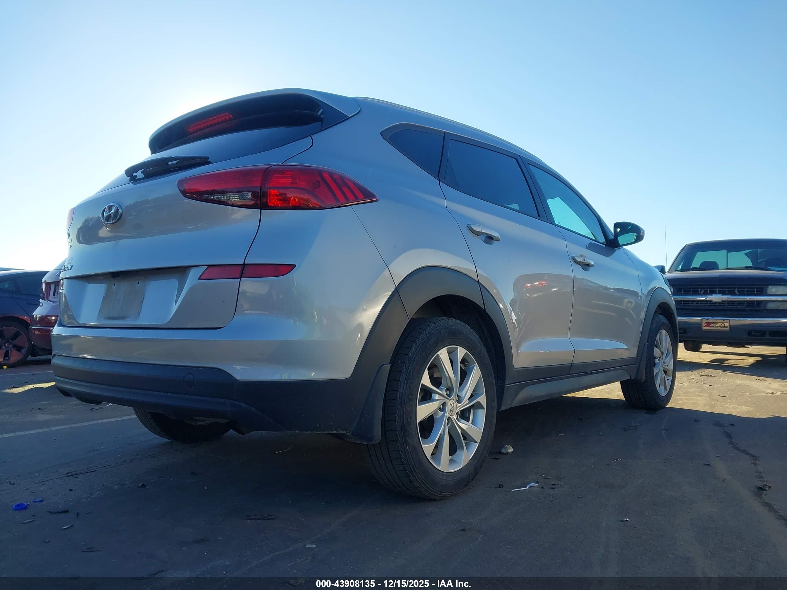 HYUNDAI TUCSON image 4