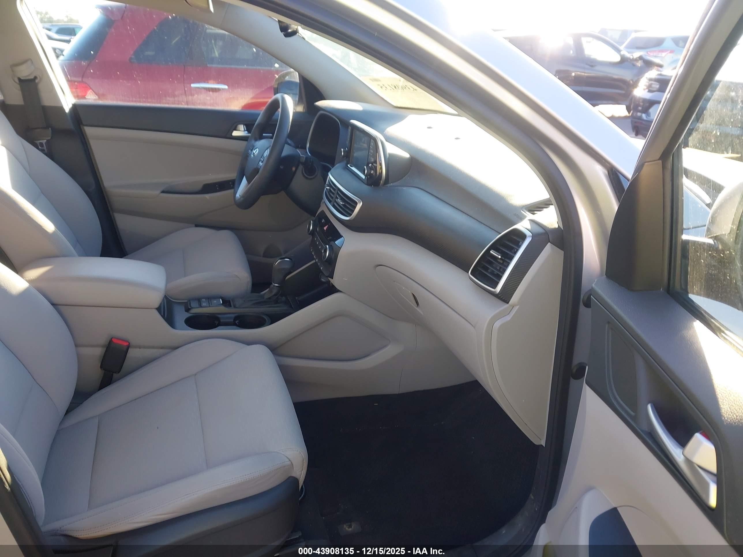HYUNDAI TUCSON image 5