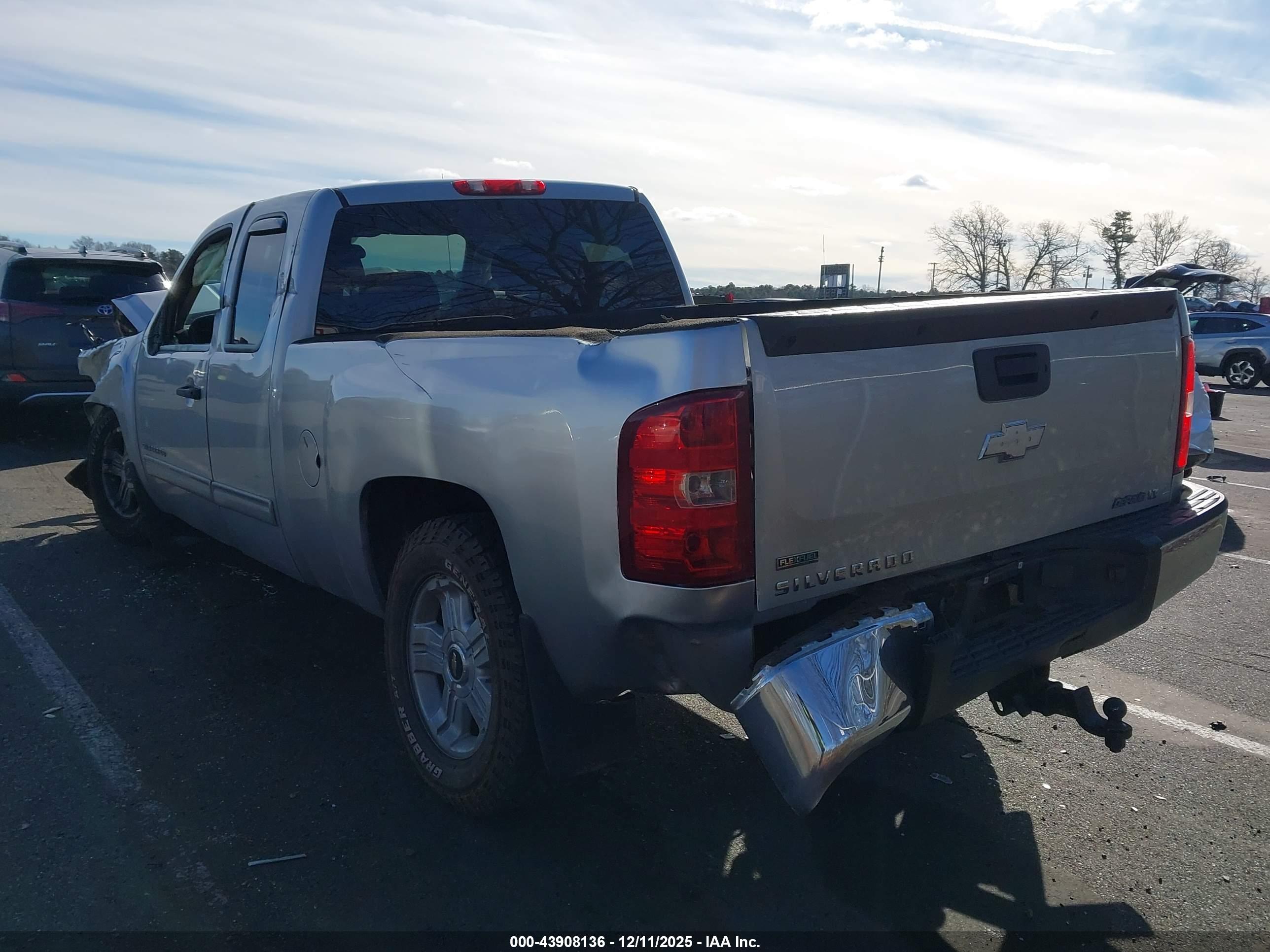 CHEVROLET SILVERADO image 3
