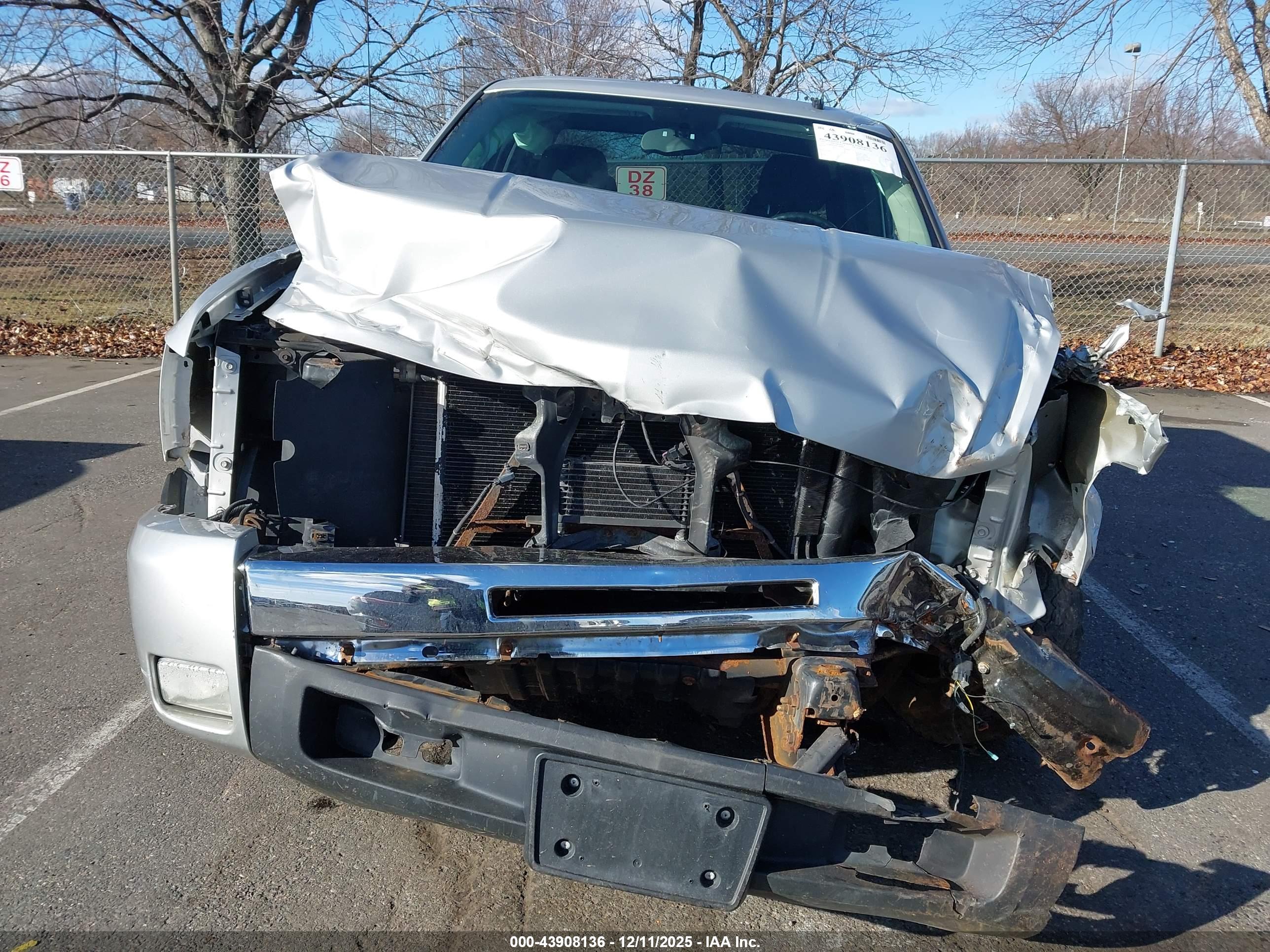 CHEVROLET SILVERADO image 6