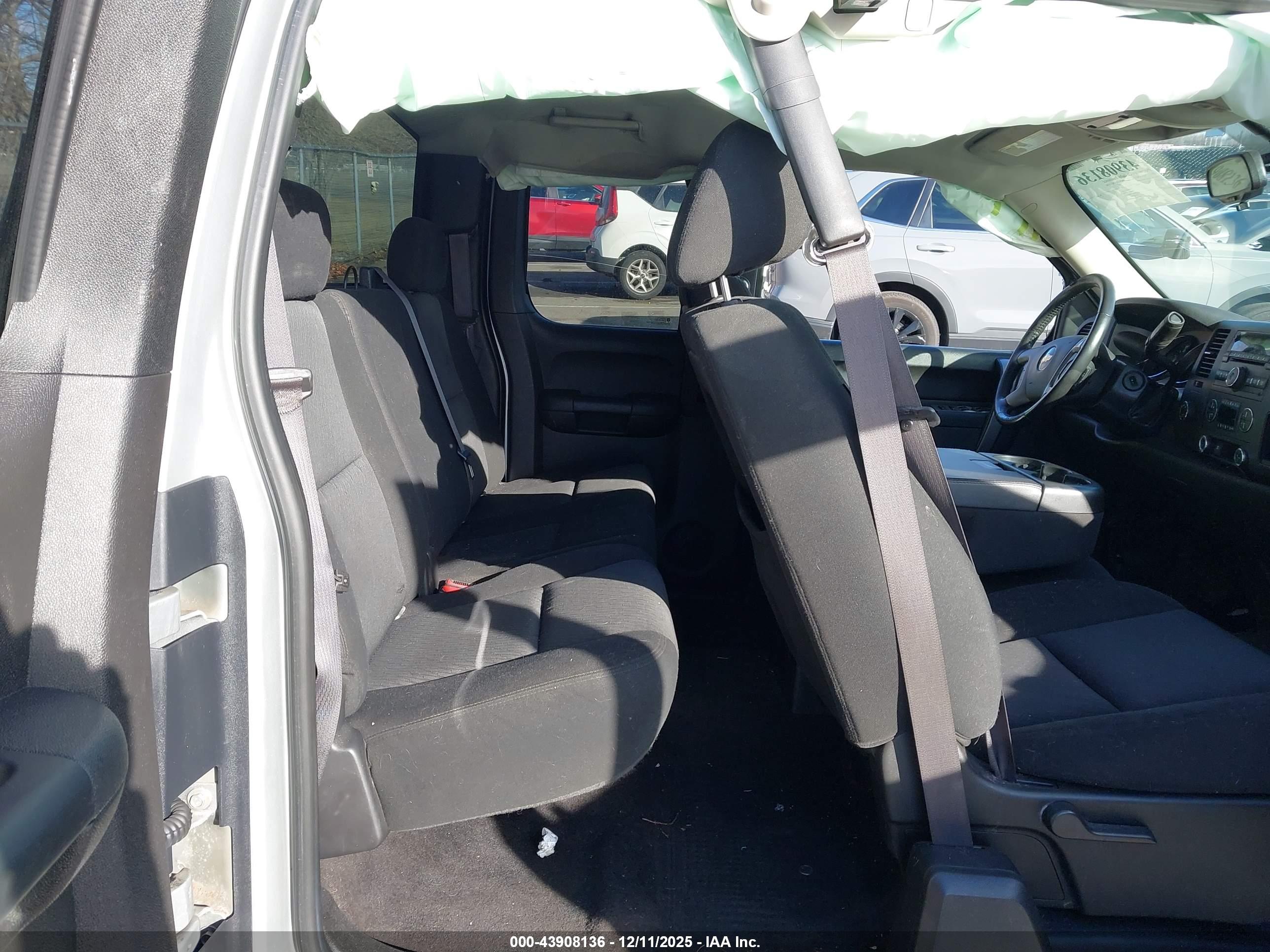 CHEVROLET SILVERADO image 8