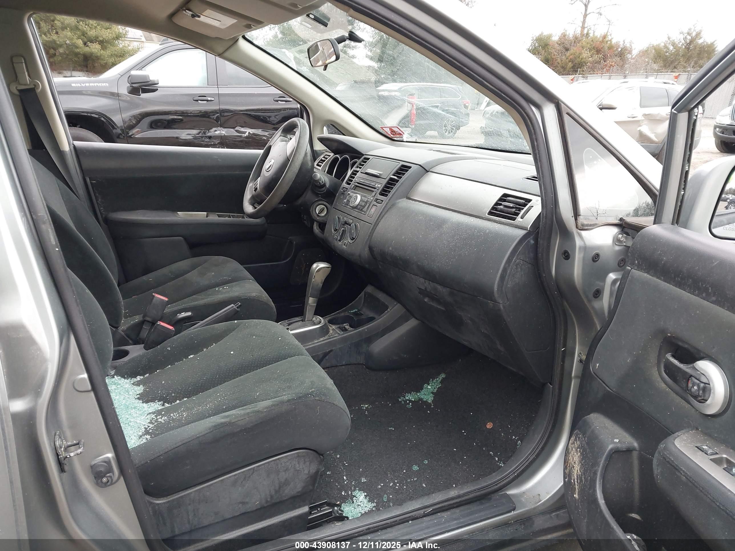 NISSAN VERSA image 5