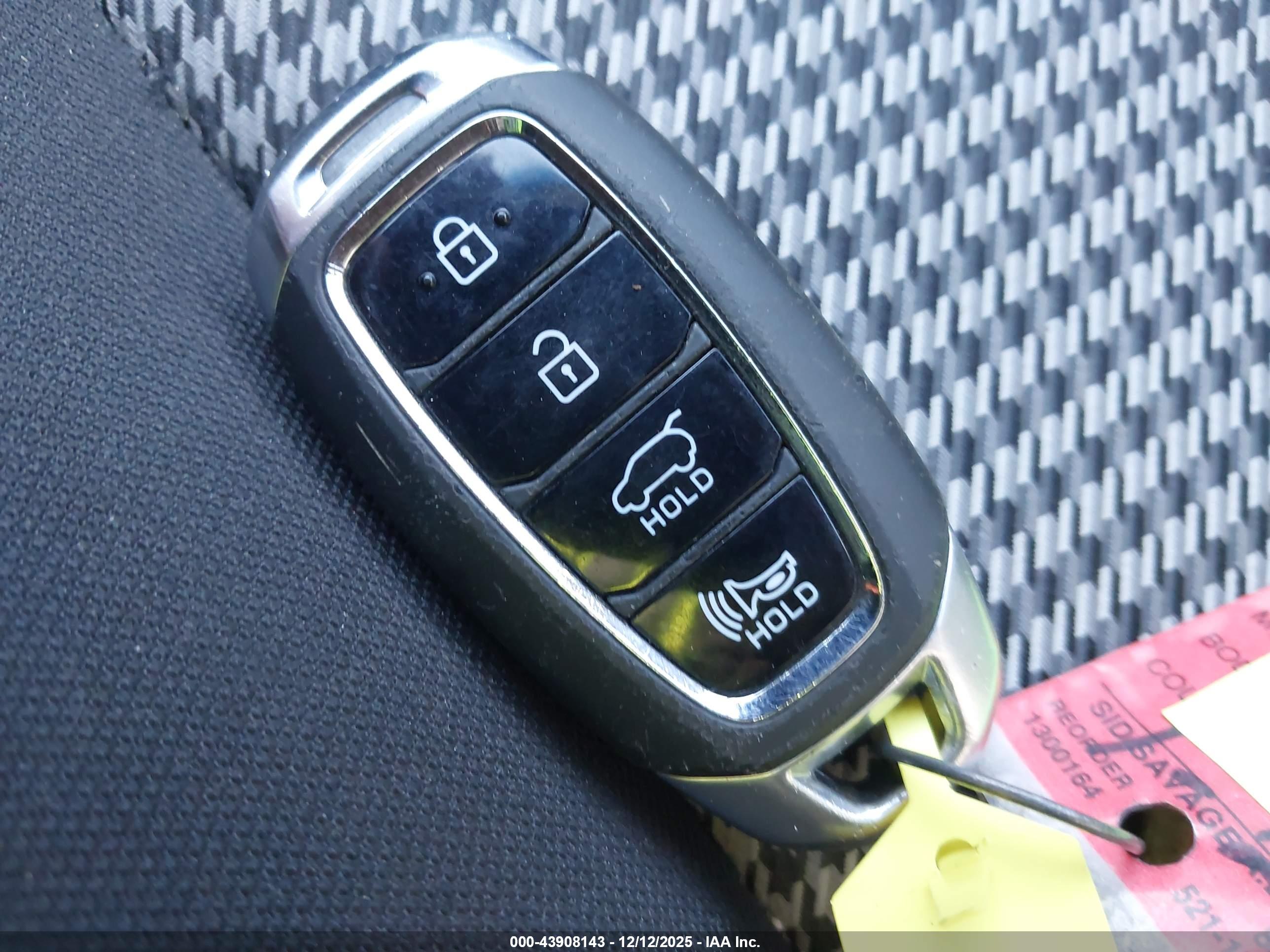HYUNDAI KONA image 11