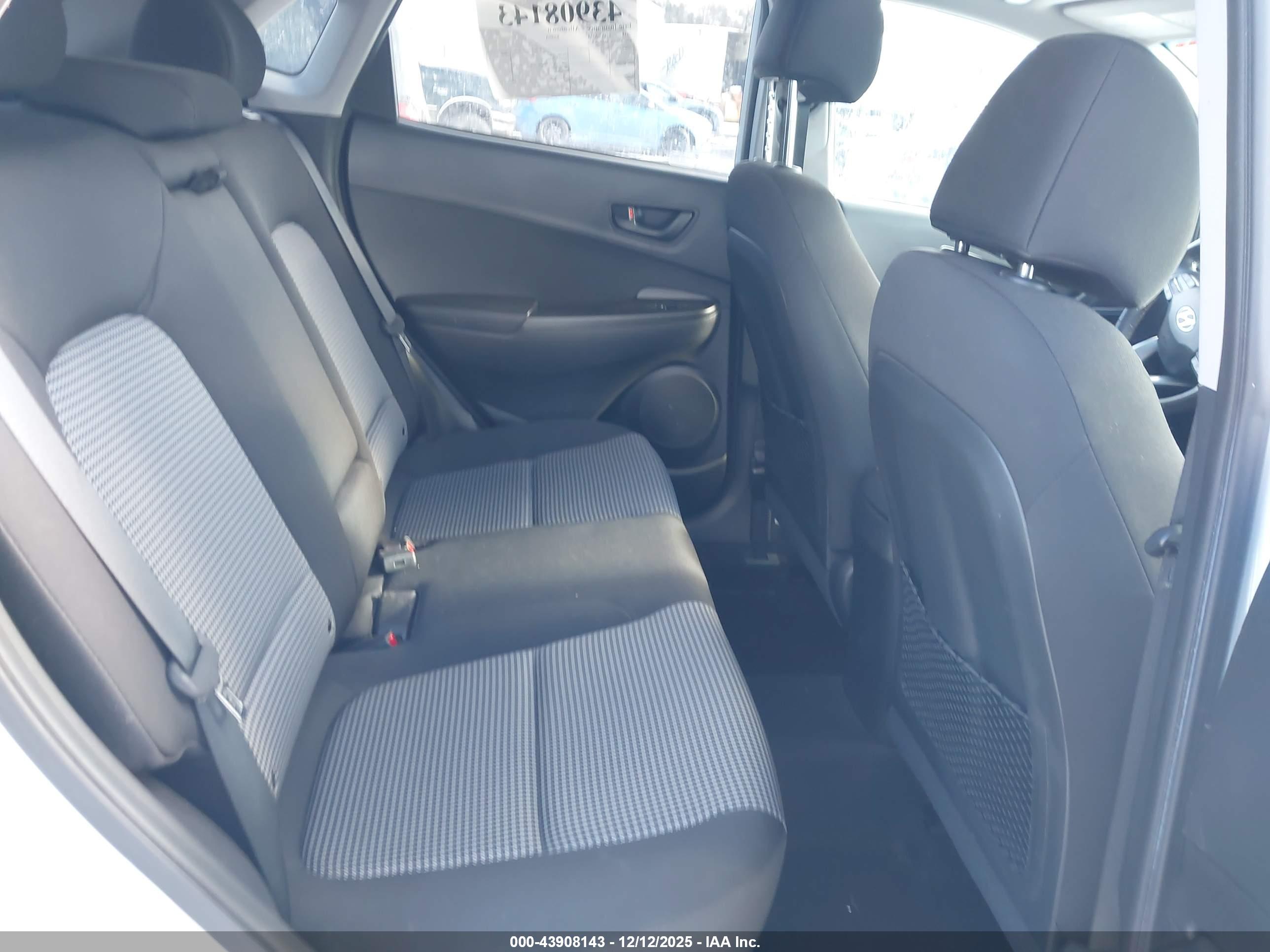 HYUNDAI KONA image 8
