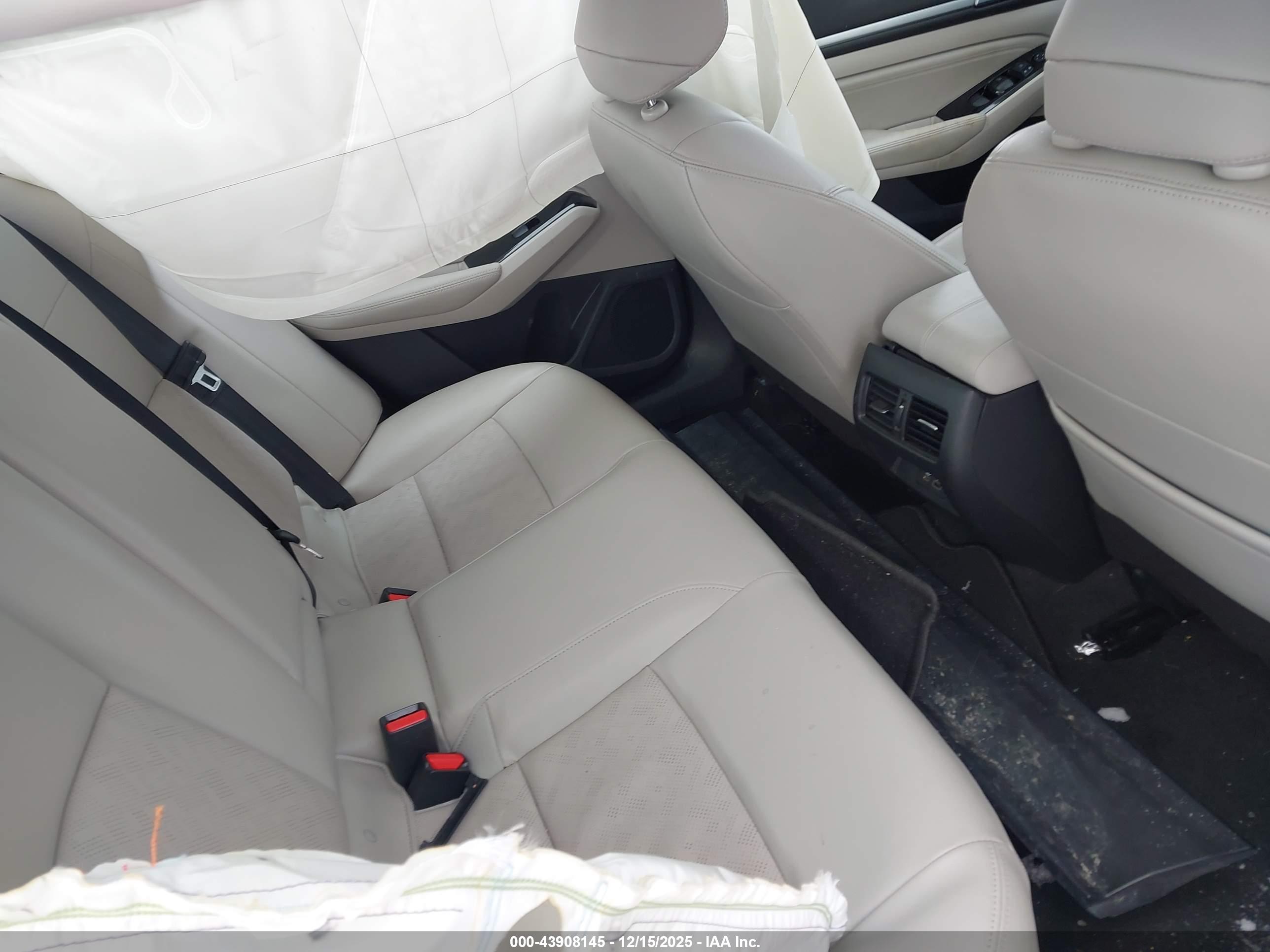NISSAN ALTIMA image 8