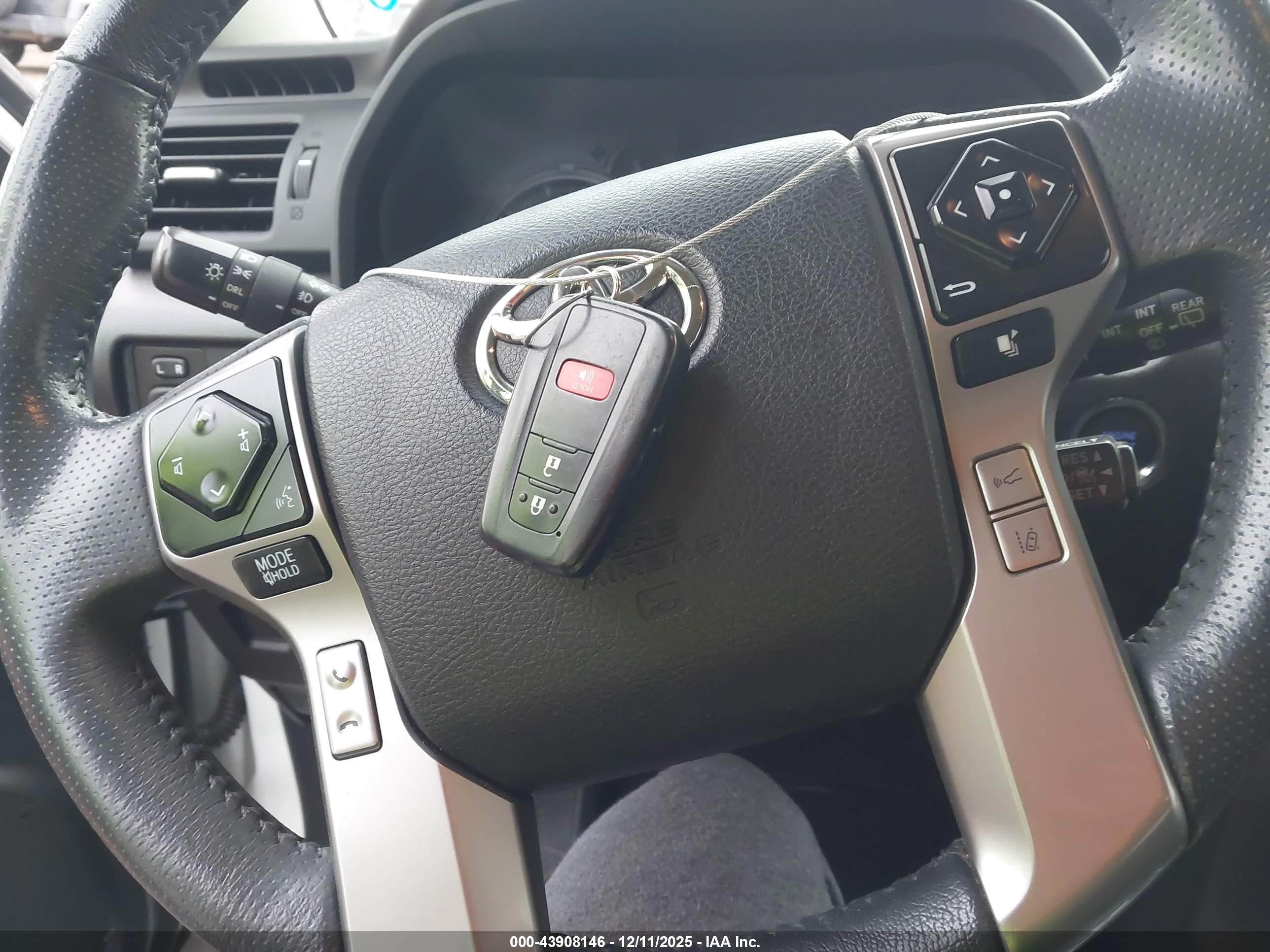TOYOTA 4RUNNER image 11