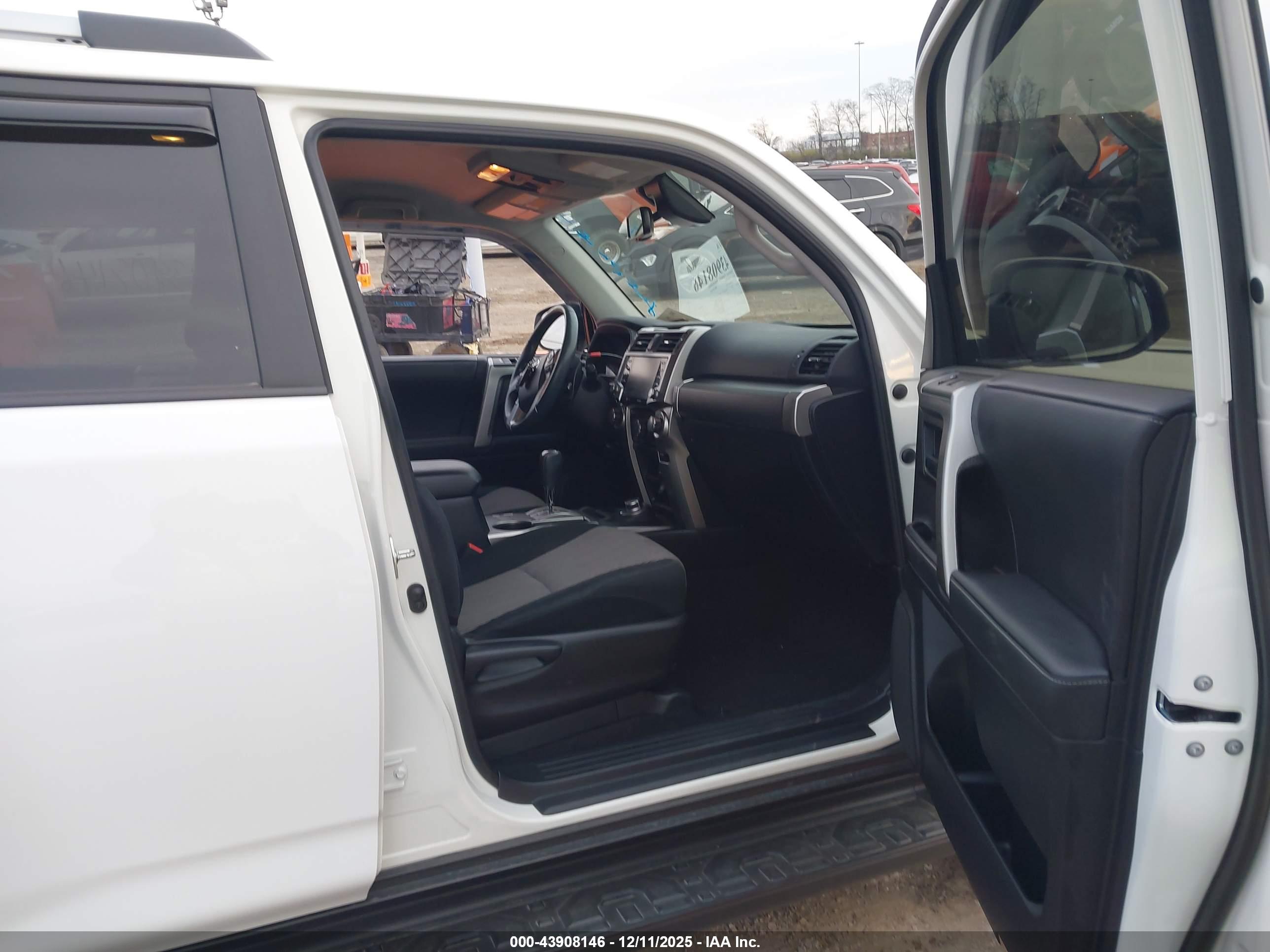 TOYOTA 4RUNNER image 5