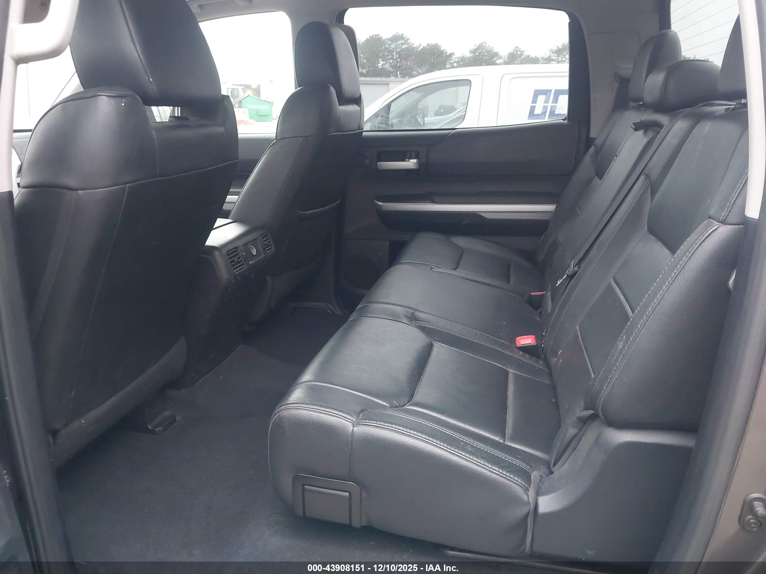 TOYOTA TUNDRA image 8