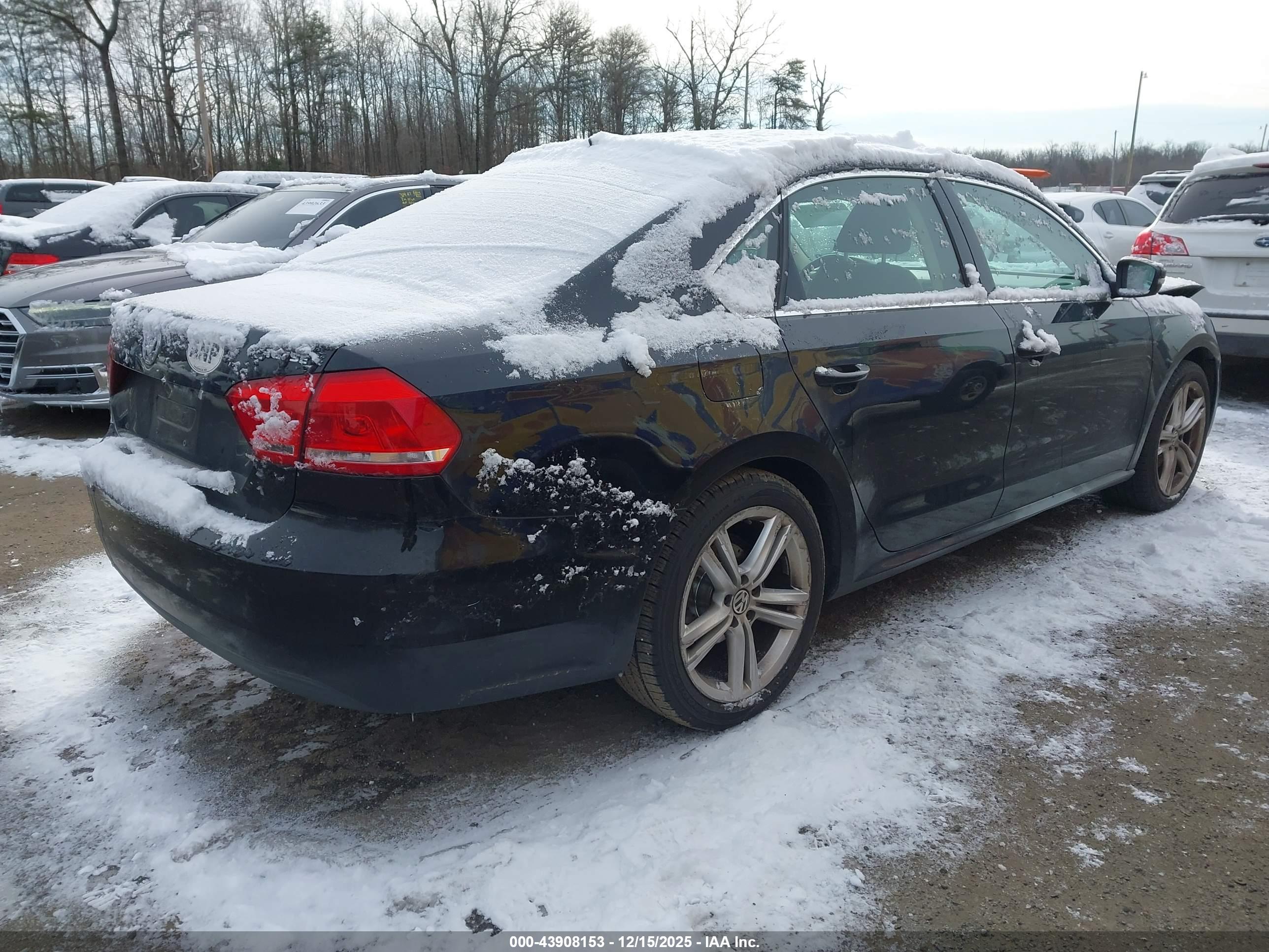 VOLKSWAGEN PASSAT image 4