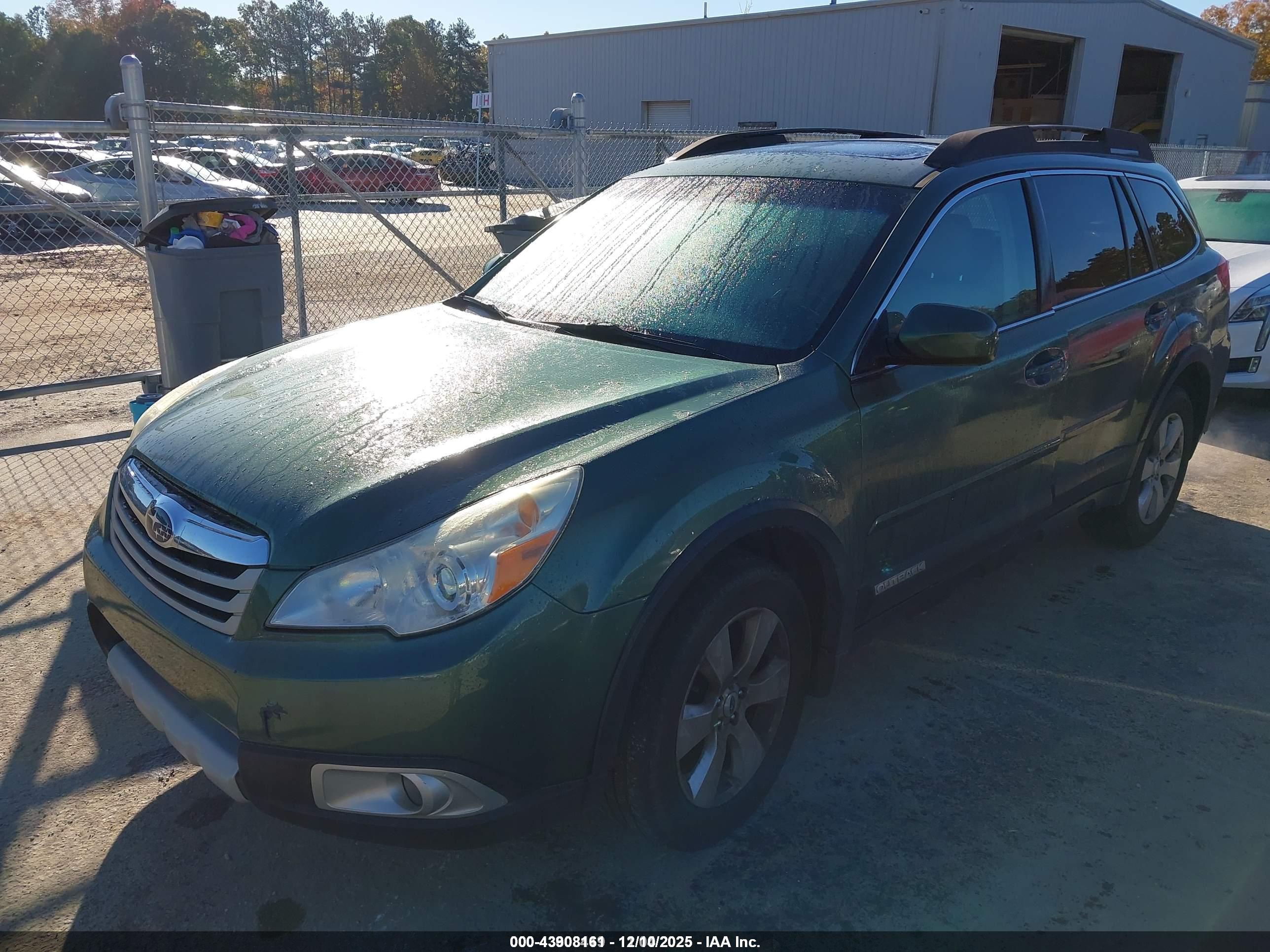 SUBARU OUTBACK image 2