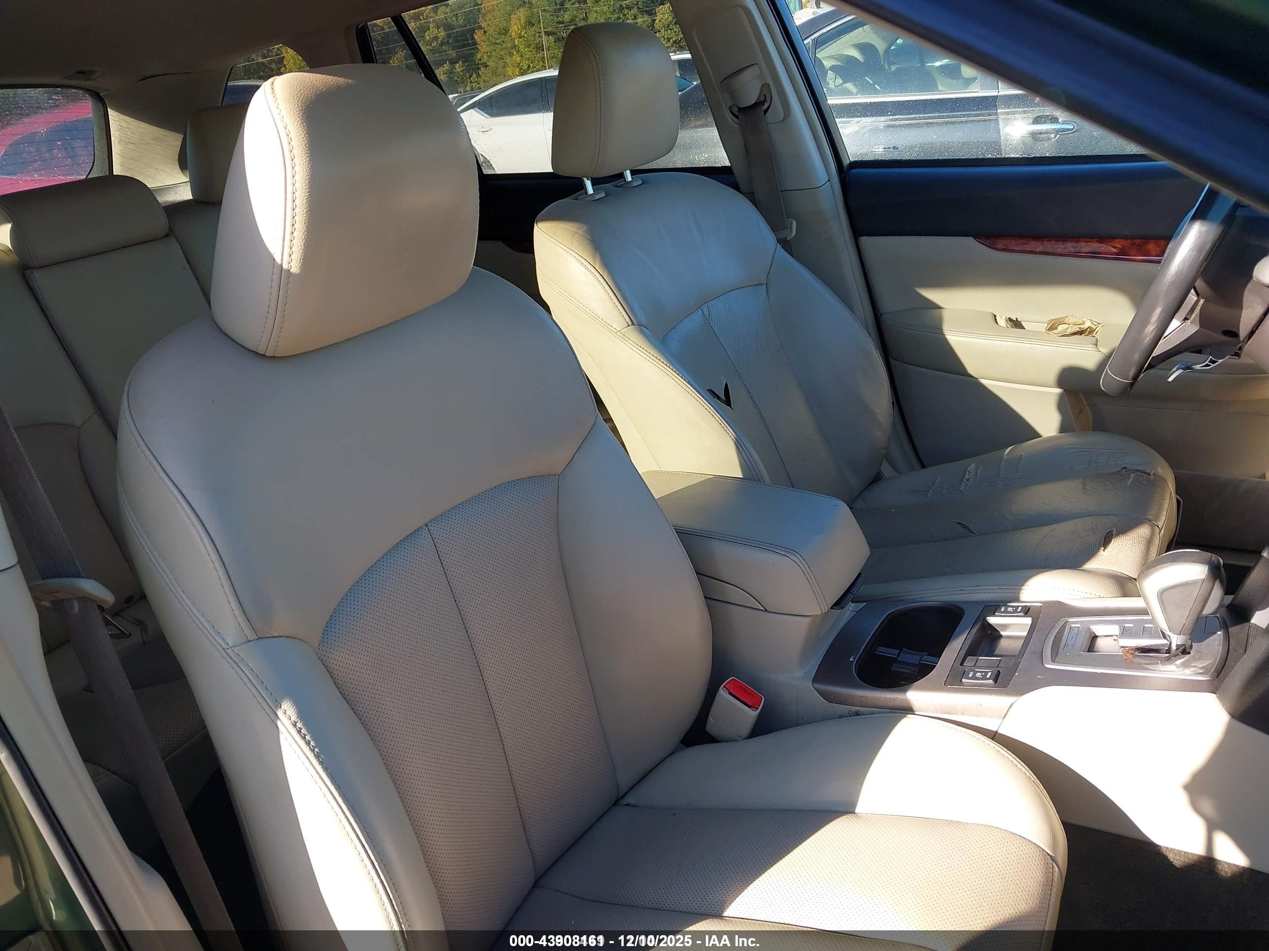 SUBARU OUTBACK image 5