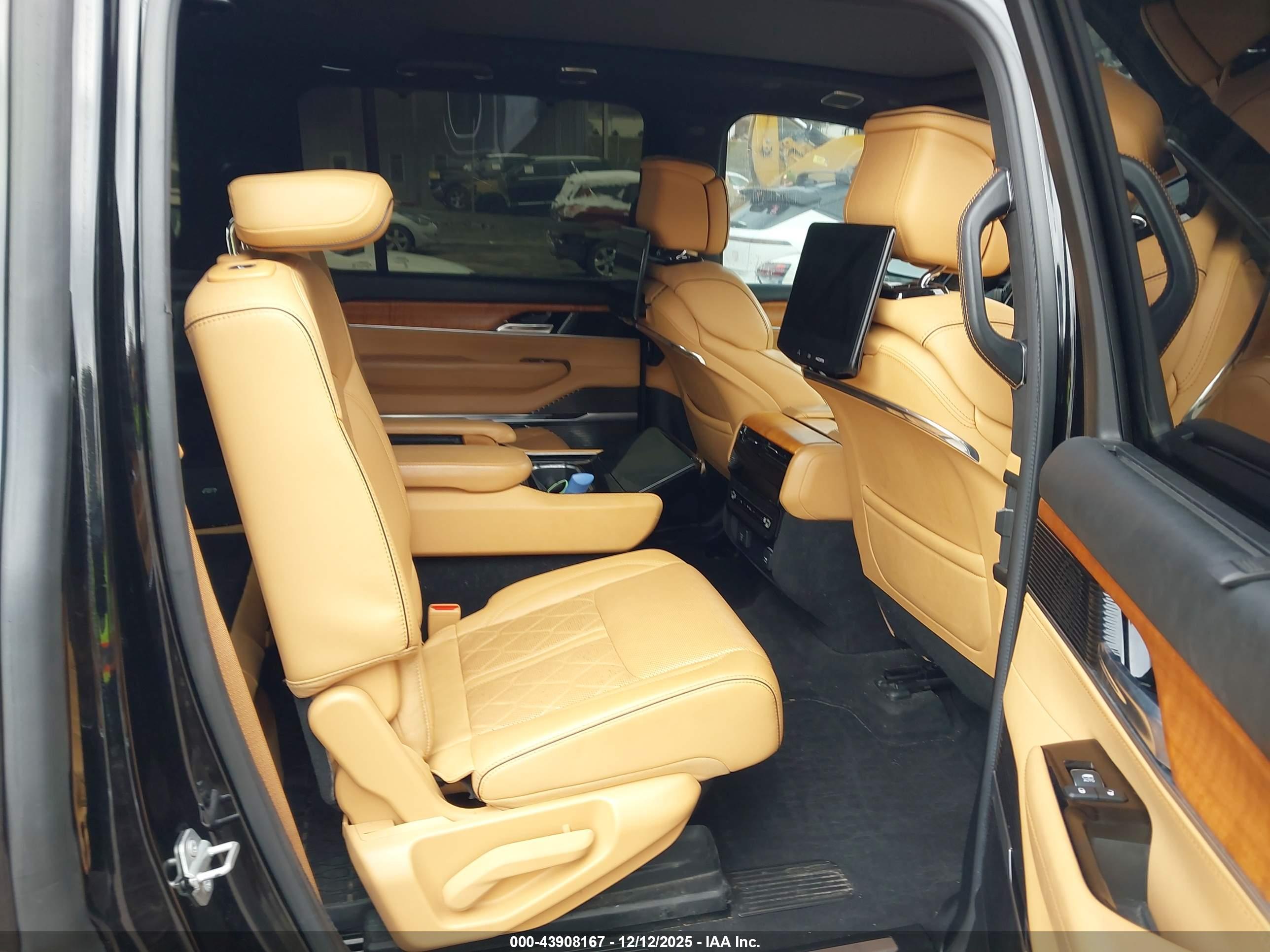 JEEP GRAND image 8