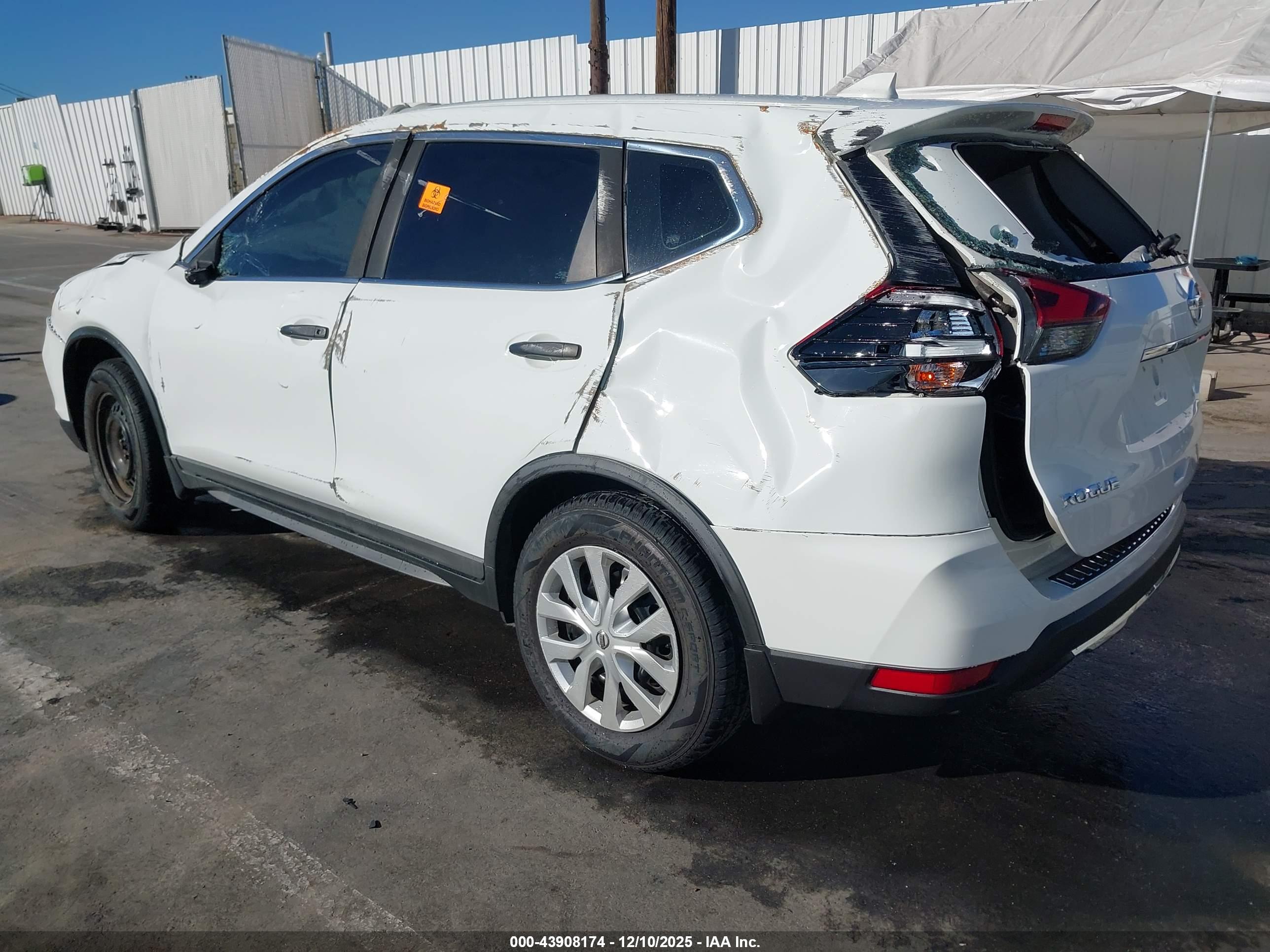 NISSAN ROGUE image 3